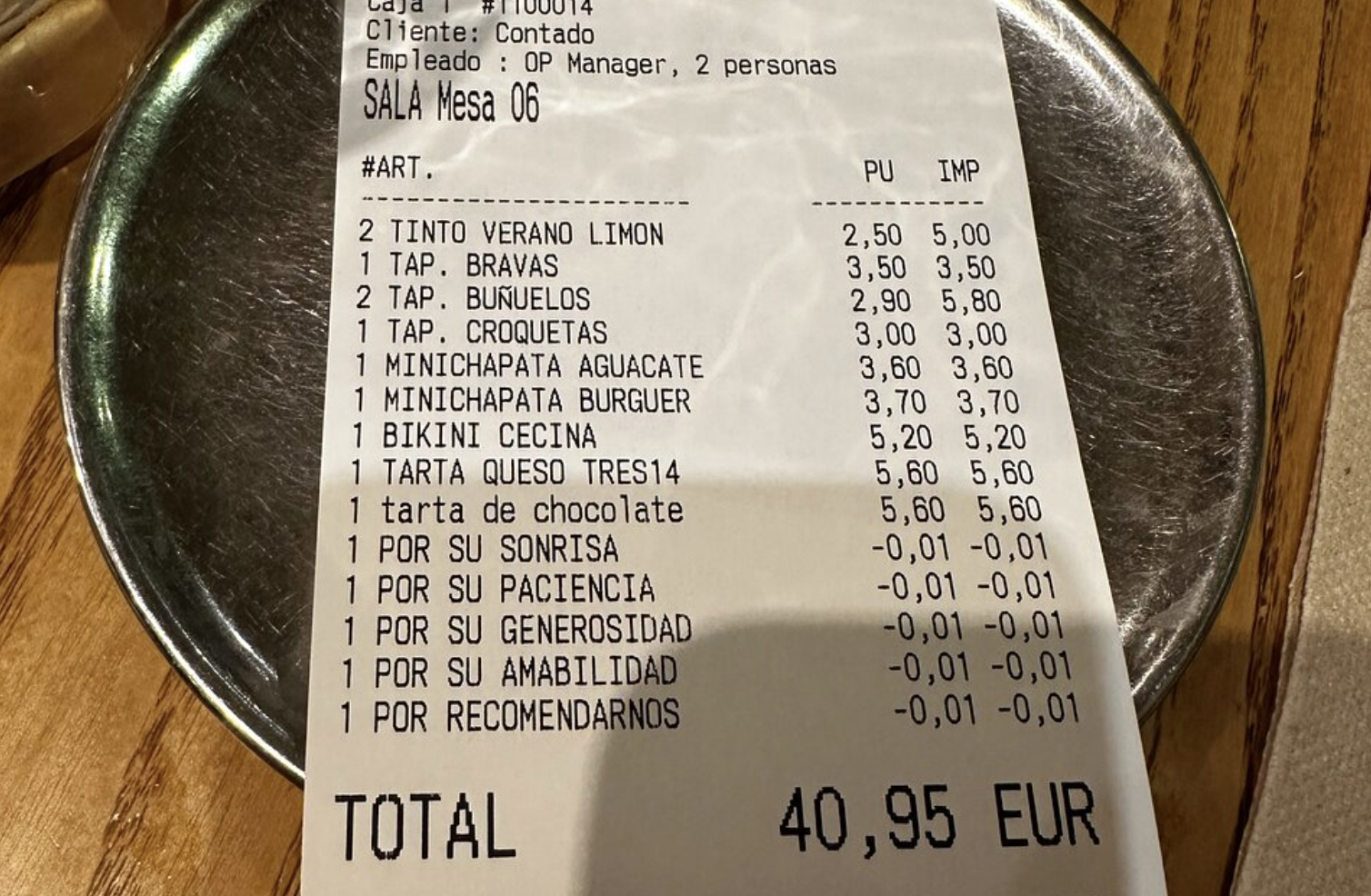 Un bar de Torremolinos regala descuentos por sonrisas, paciencia o amabilidad. 