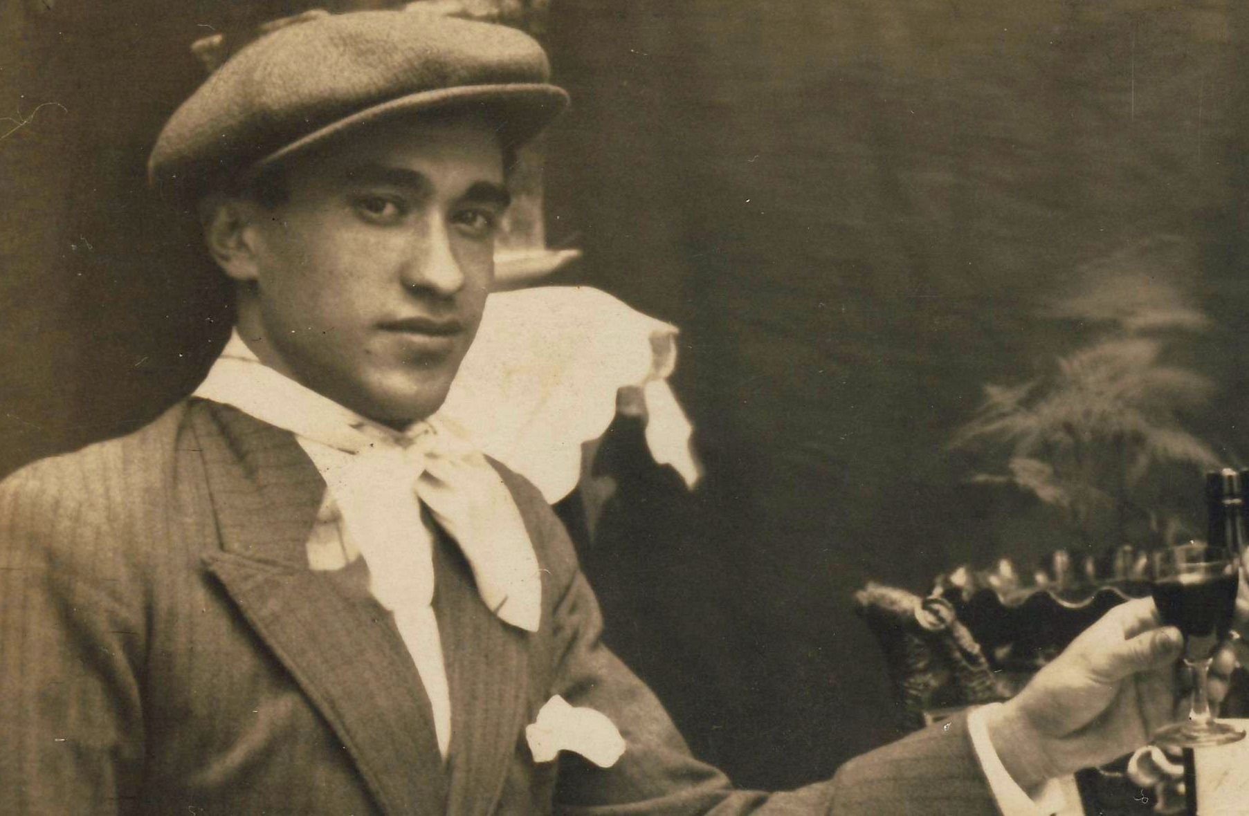 El joven Duque, ya en su salsa (postal de 1928).