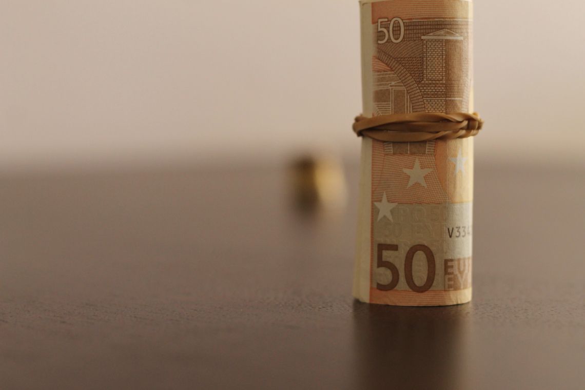 Estafan 62.000 euros a tres inversores a los que prometieron "riesgo cero" en Sevilla. MIGUEL DELGADO Estafan 62.000 euros a tres inversores a los que prometieron "riesgo cero" en Sevilla. MIGUEL DELGADO