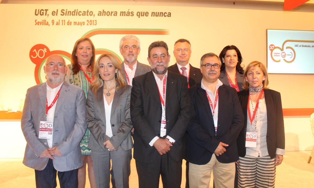 Francisco Fernández (en el centro), recién proclamado secretario general de UGT-A.