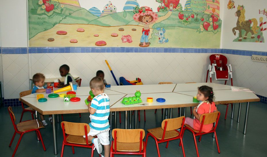 Un aula de una escuela con niños menores de tres años.