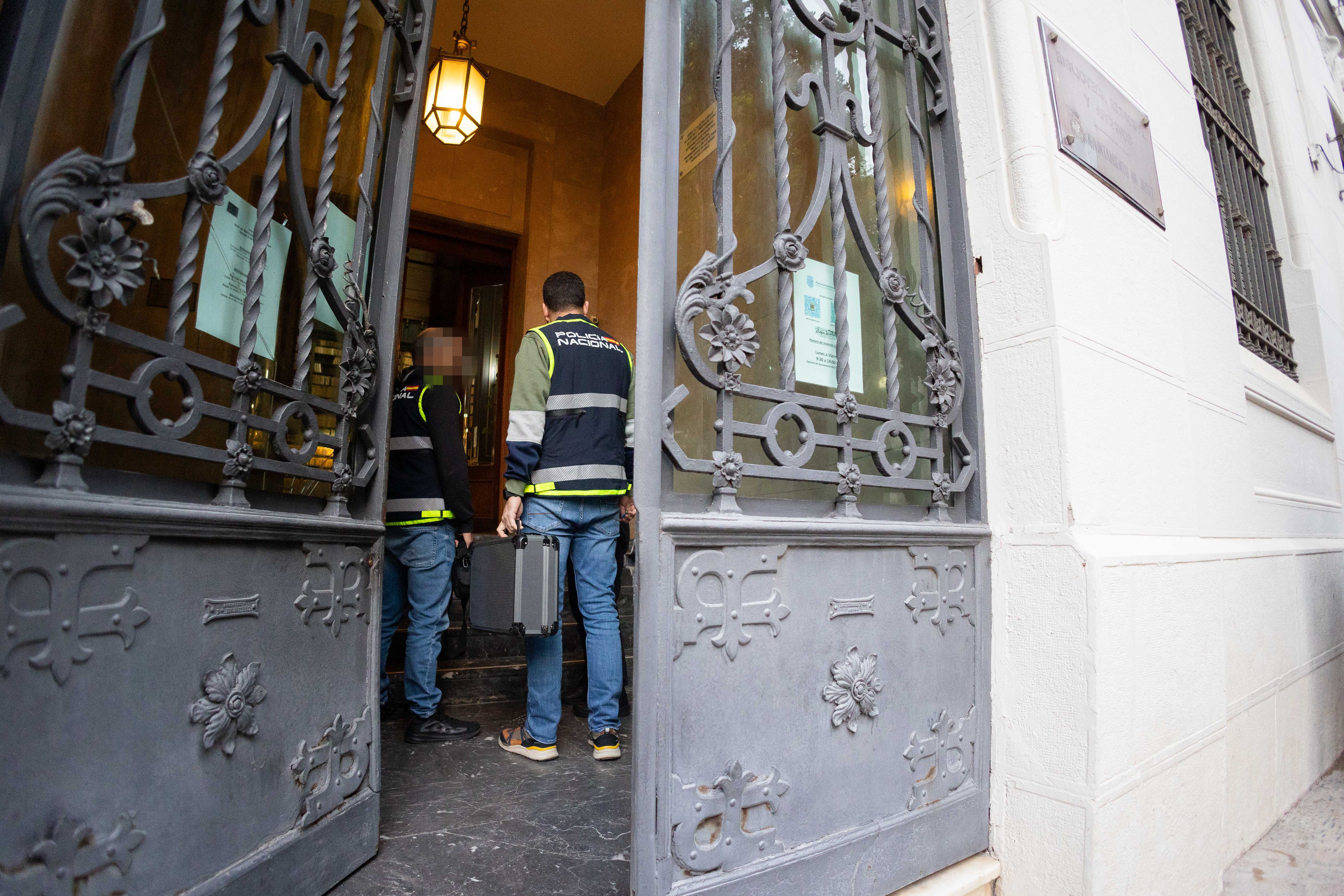 ROBO BIBLIOTECA JEREZ 4