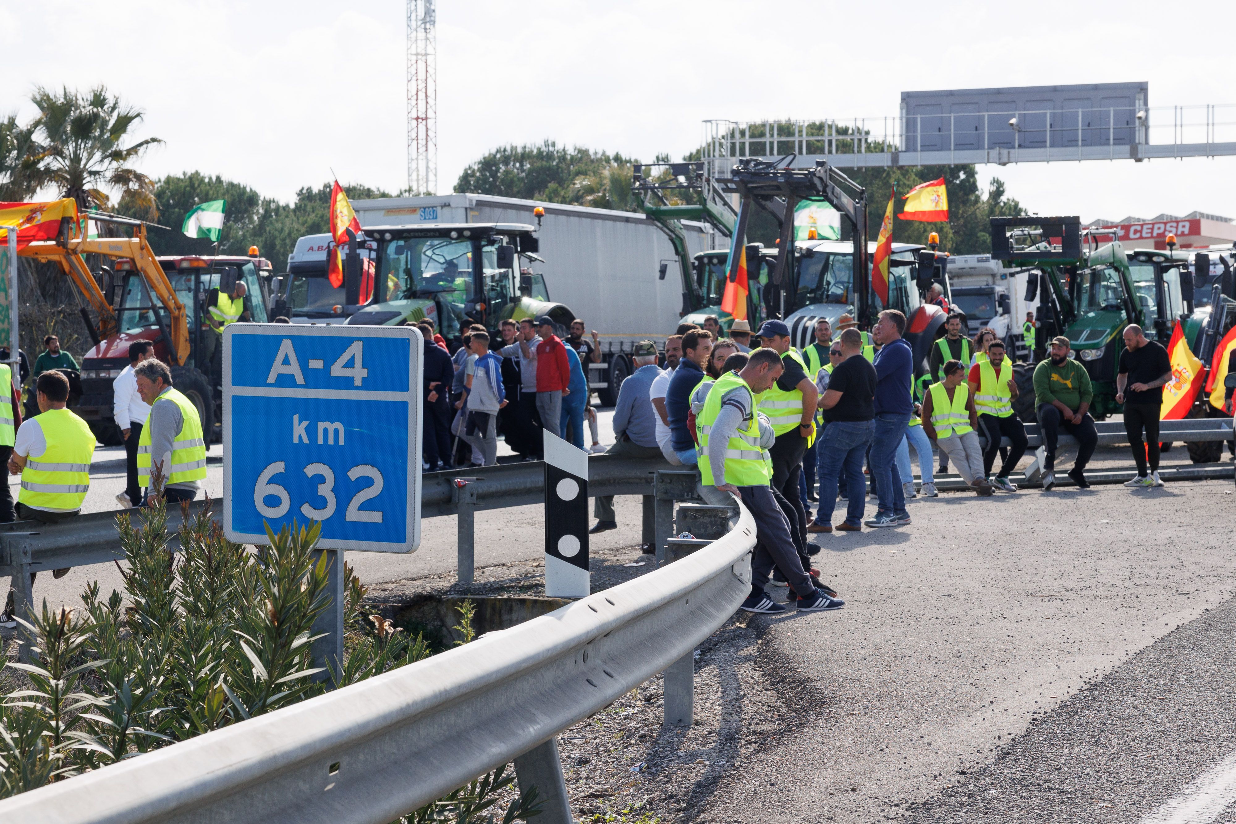 Protesta de los agricultores en la A-4 este pasado martes en Jerez.