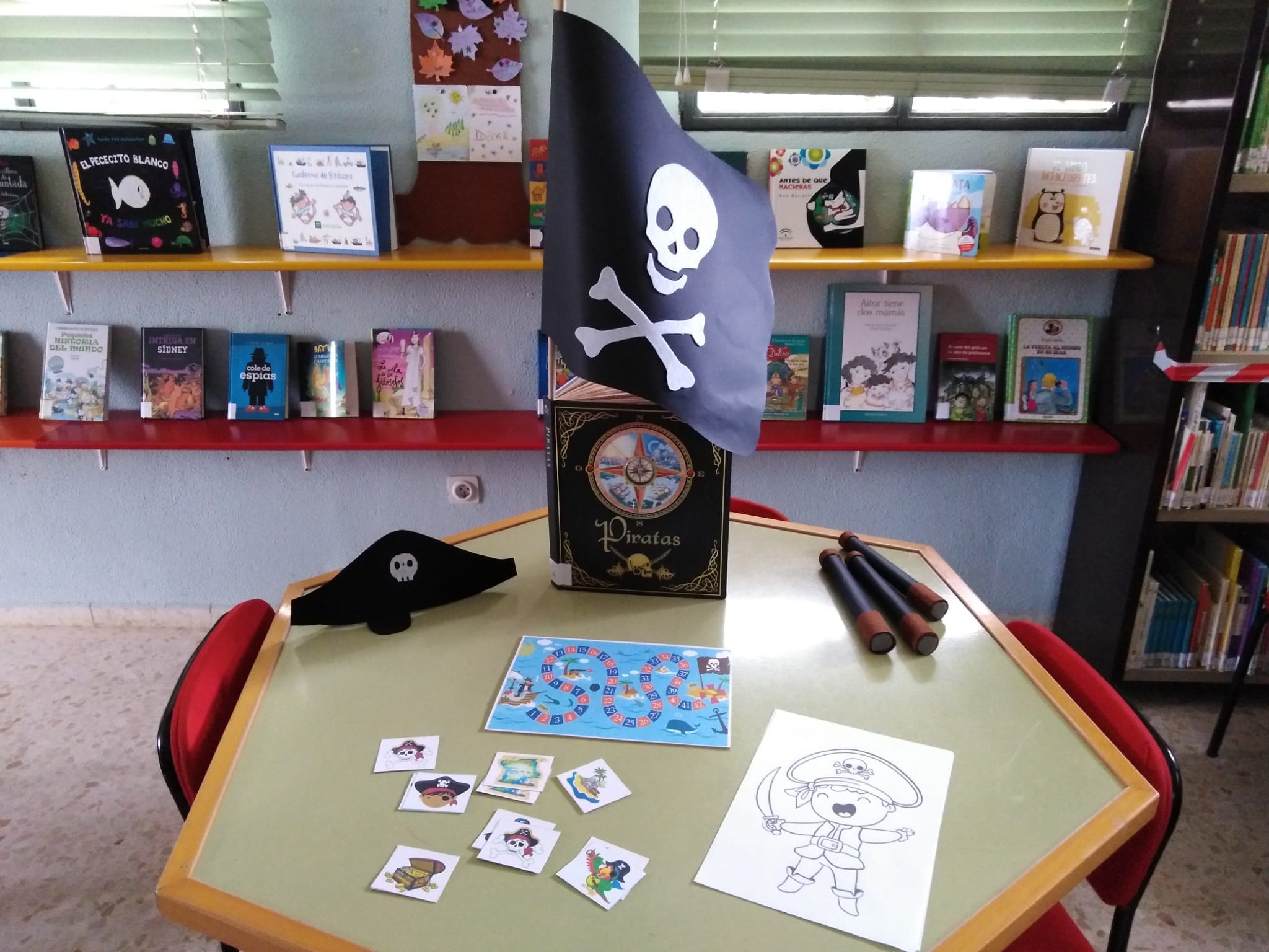 Una de las bibliotecas de barrios de Jerez que solo abren un día a la semana.