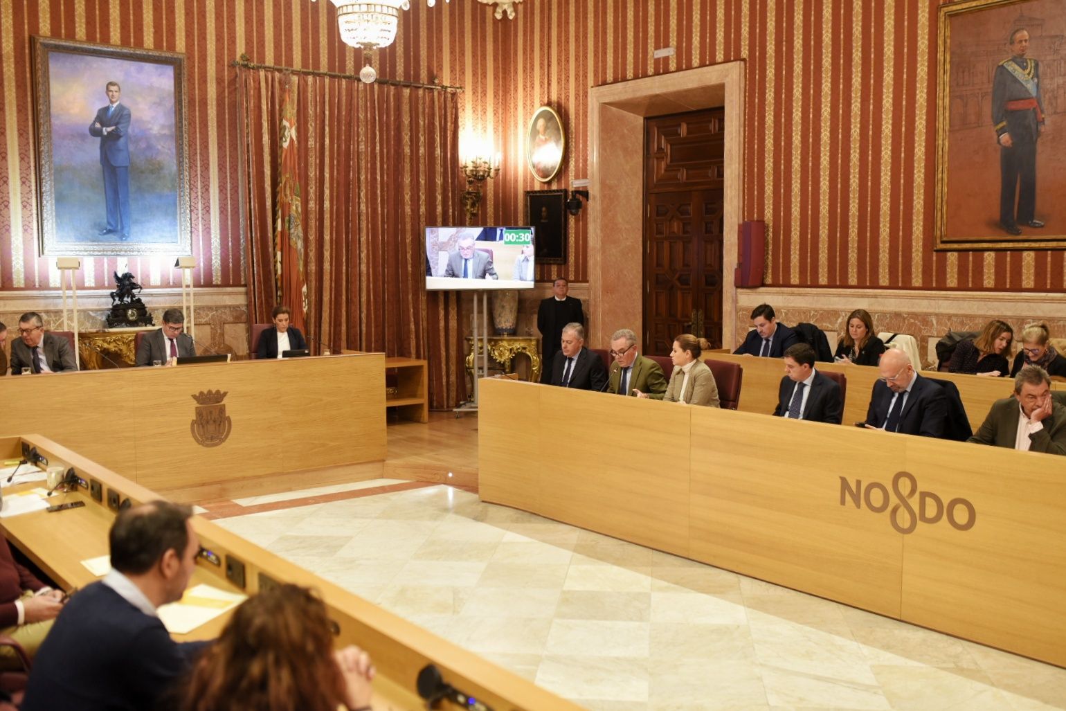 La bancada del gobierno local de Sevilla, en el pleno extraordinario de este miércoles sobre presupuestos.