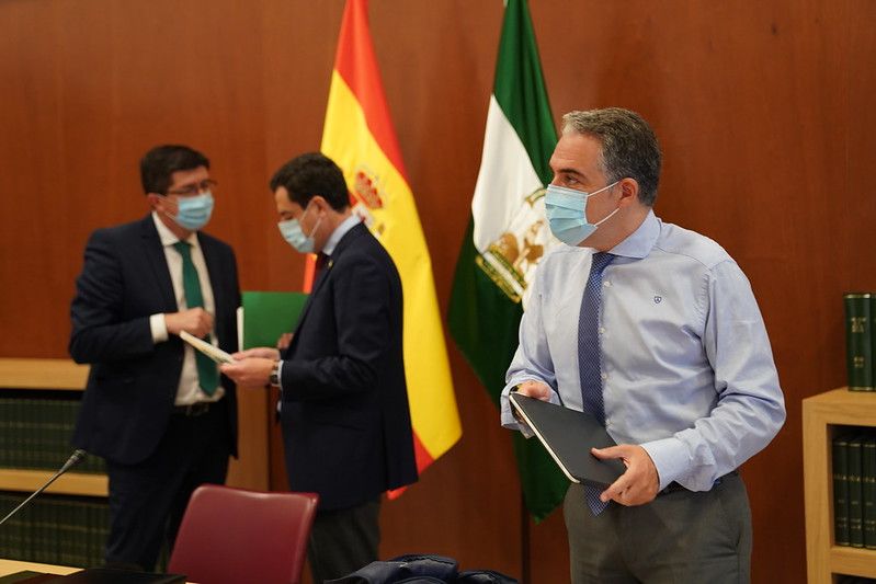 Bendodo, en primer término, y tras él, Moreno y Marín, esta semana en San Telmo. FOTO: JUNTA