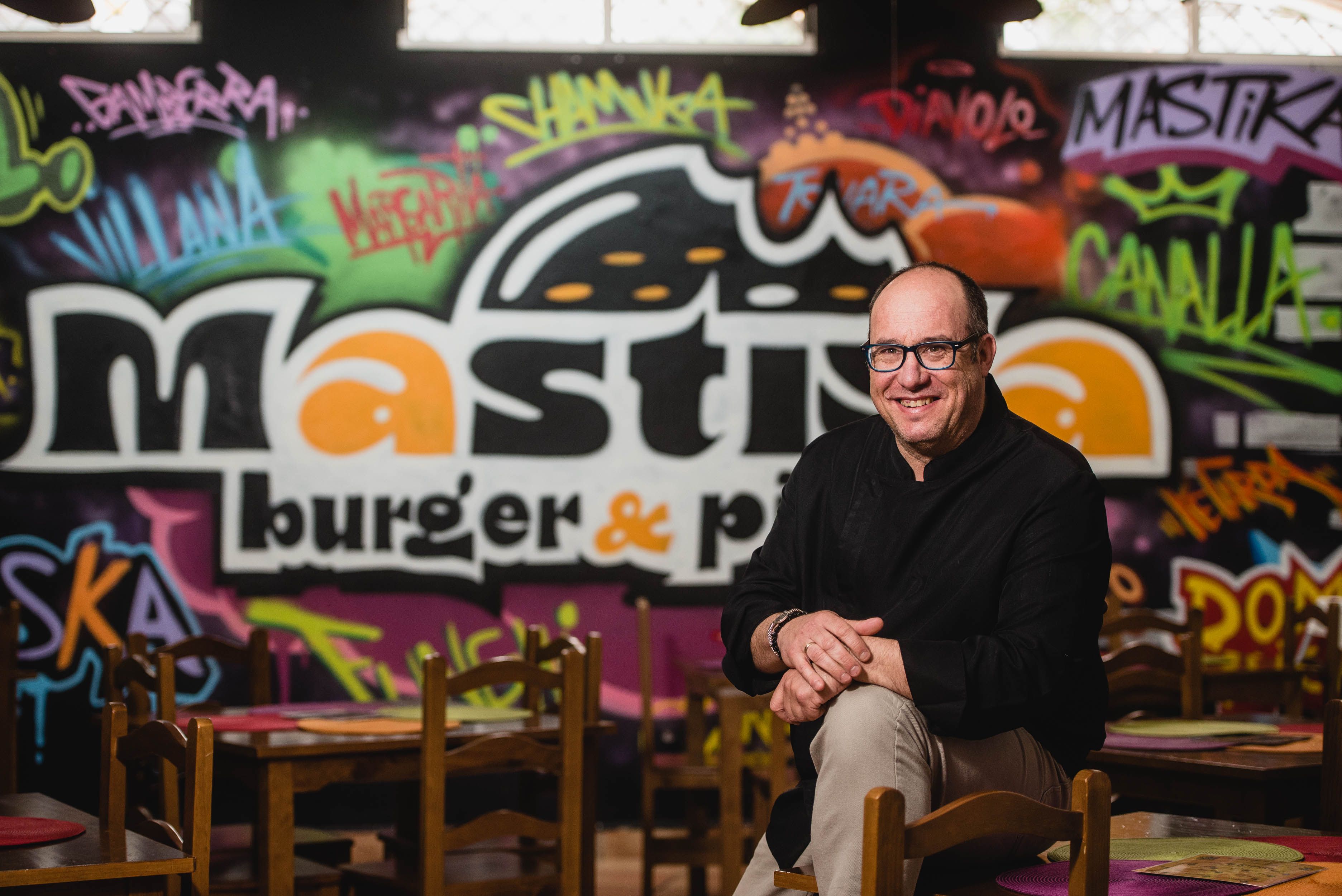 Fede Casamajour, proopietario de Mastika, en su local.