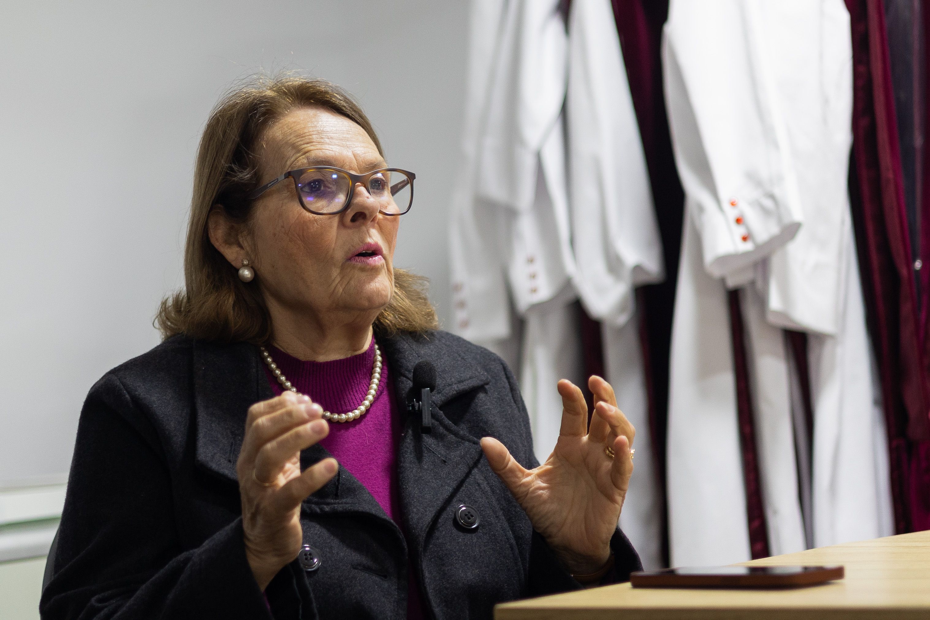 La veterana cofrade durante la conversación.