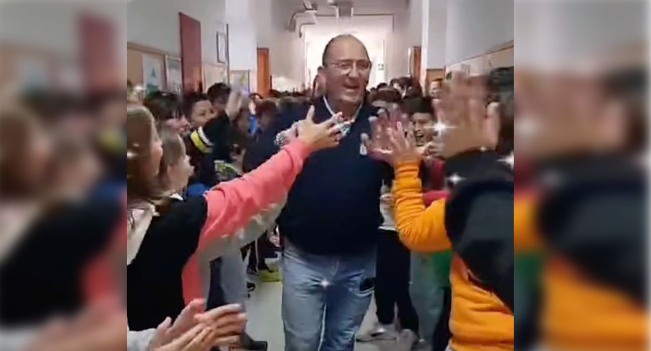 Manolo ha sido despedido con mucho cariño por el alumnado y profesorado del CEIP Membrillar. Manolo ha sido despedido con mucho cariño por el alumnado y profesorado del CEIP Membrillar.