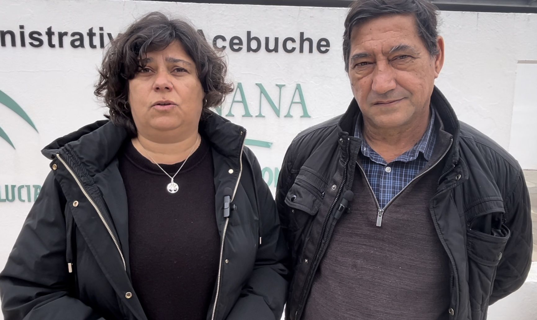 Sanlúcar aboga por un "turismo amable y comprometido con el medio ambiente". La alcaldesa y el el gerente del Espacio Natural de Doñana tras la reunión.