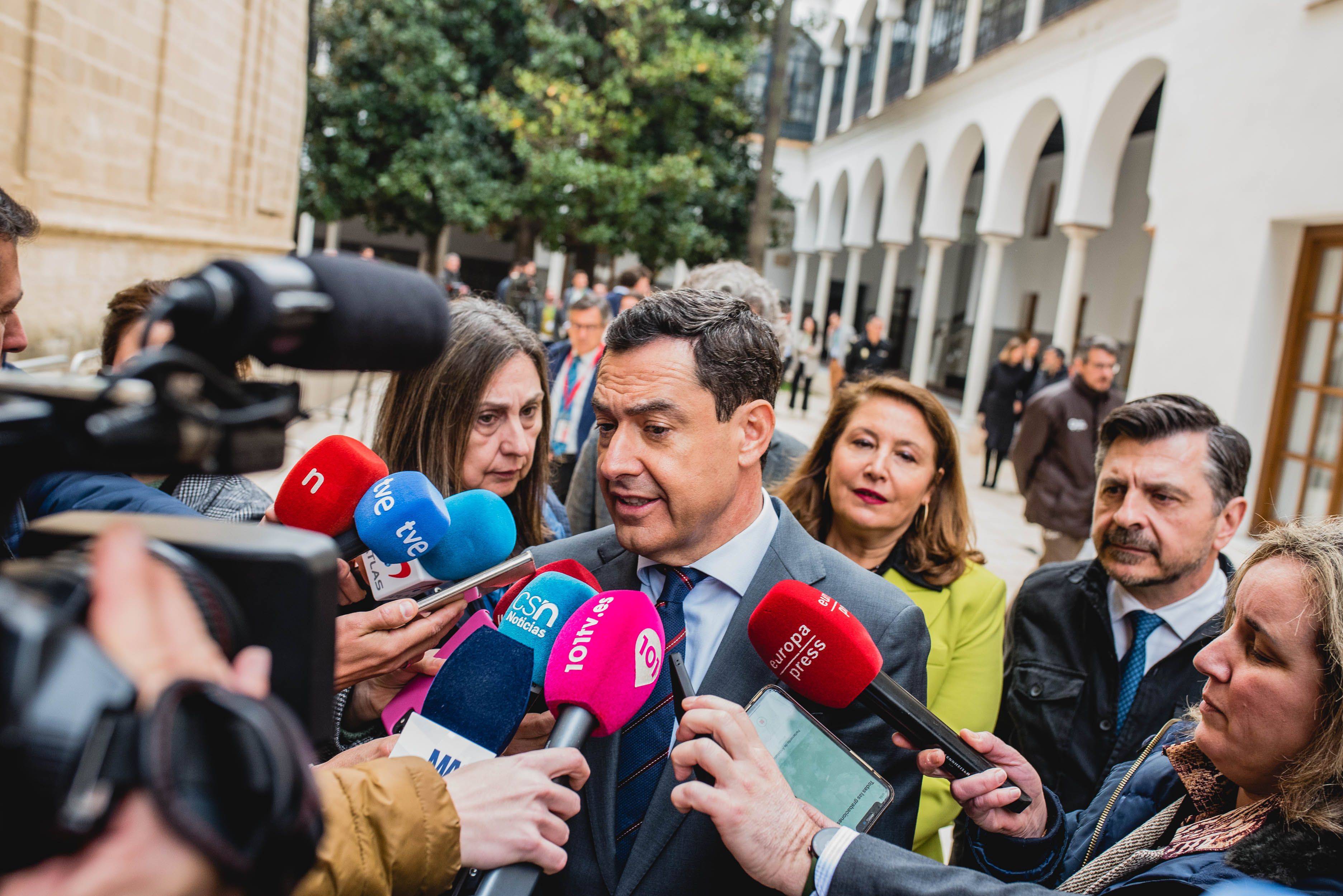 Juanma Moreno en una imagen de archivo en el Parlamento de Andalucía.