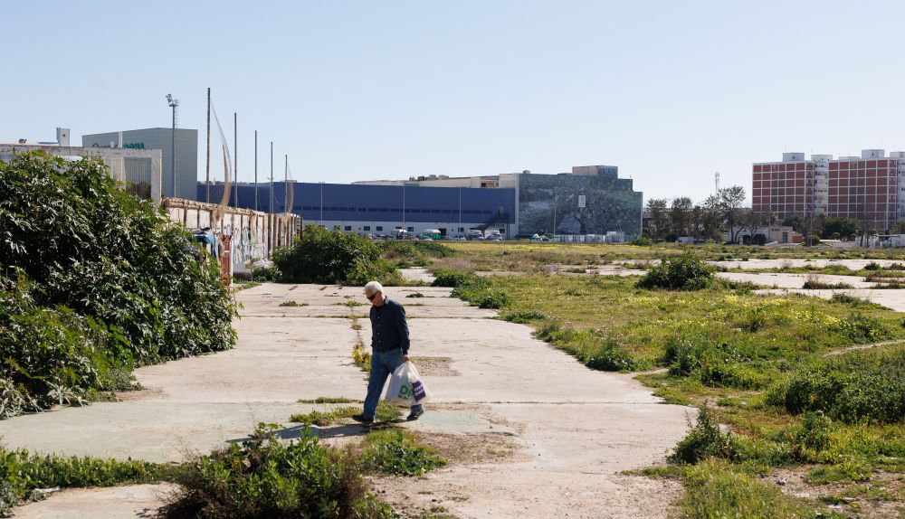 Estado actual del solar de la antigua factoría CASA donde teóricamente se iba a construir el hospital.