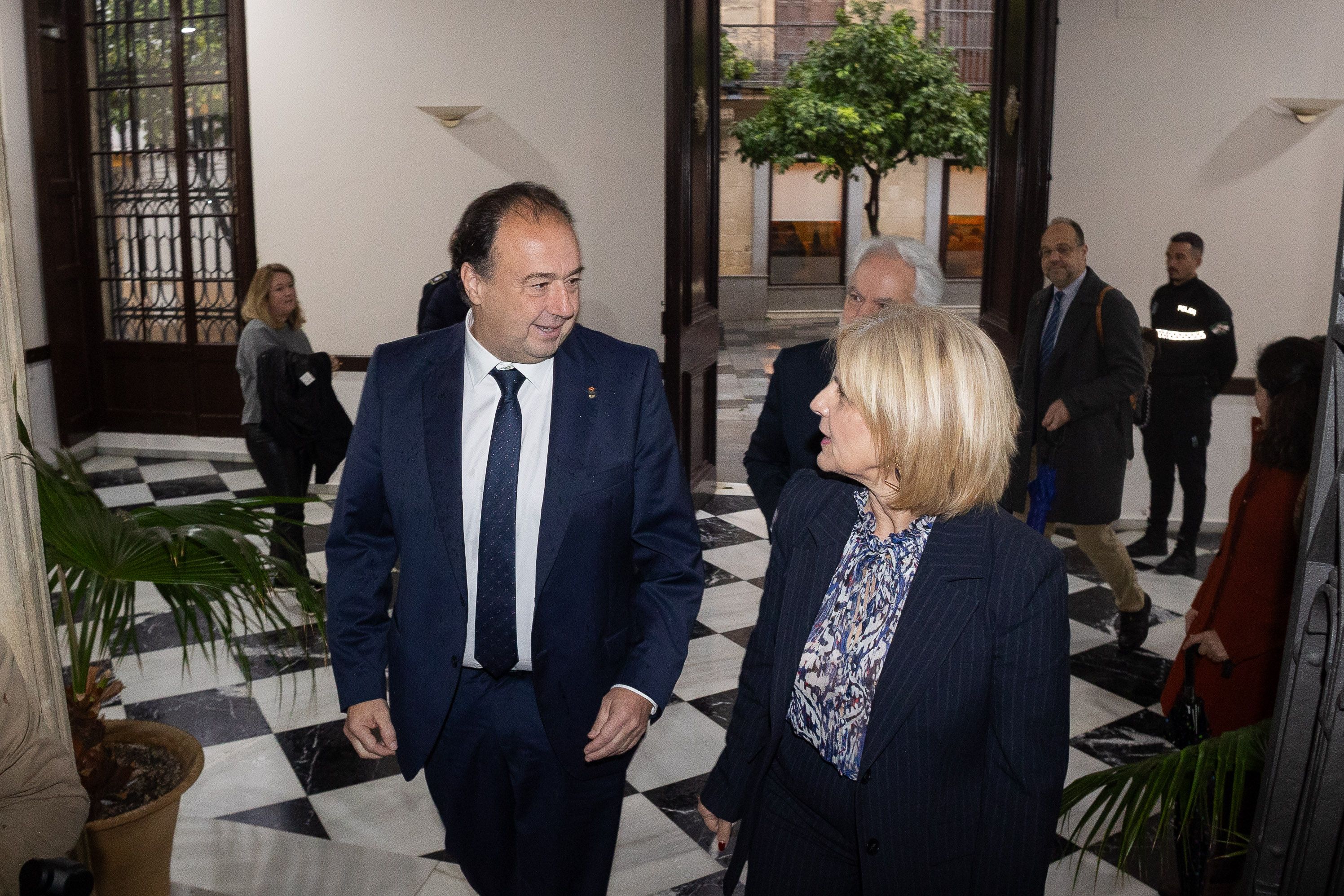 Visita de Casimiro Mantell Serrano, rector de la UCA al Ayuntamiento de Jerez