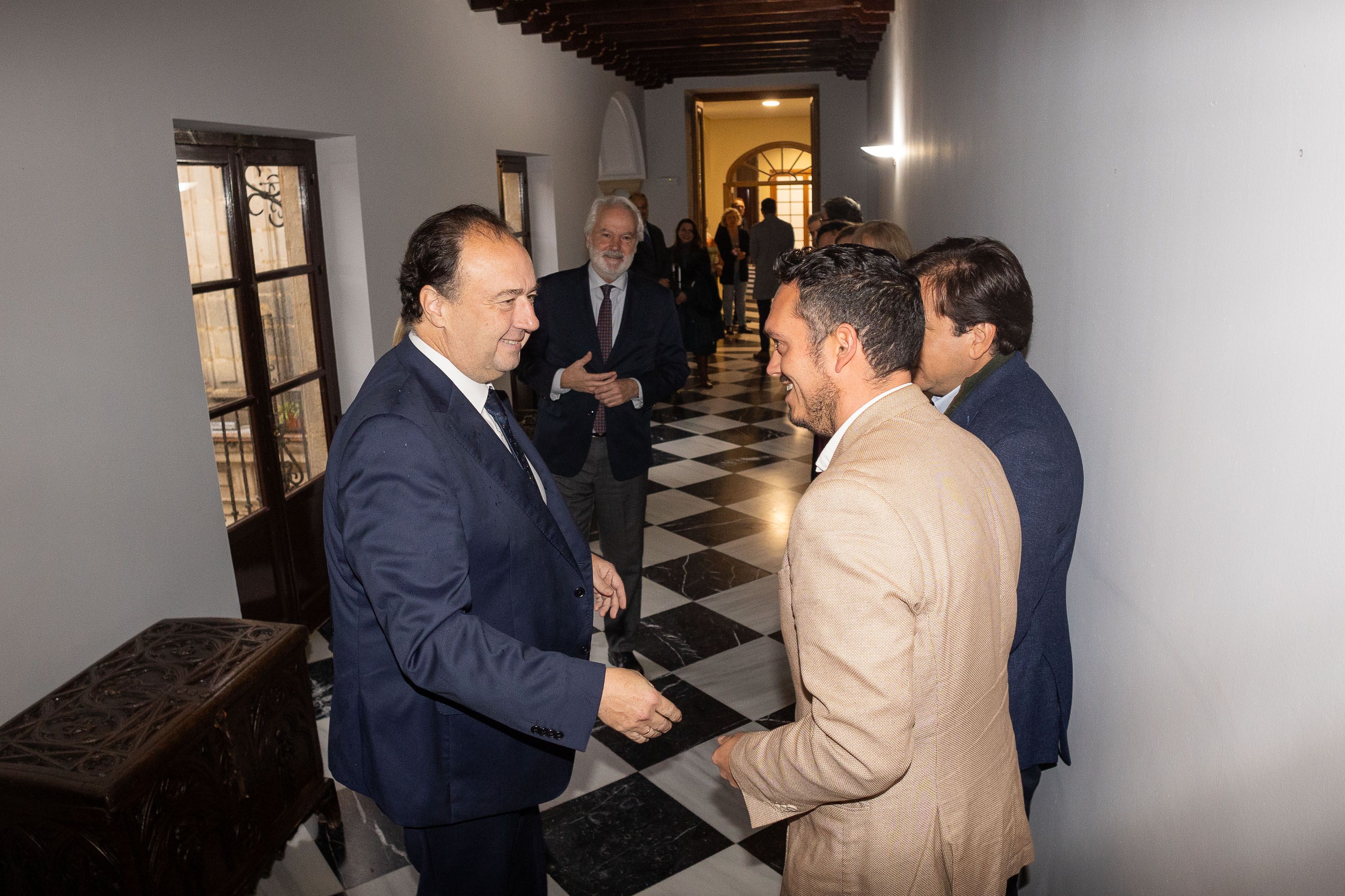 Visita de Casimiro Mantell Serrano, rector de la UCA al Ayuntamiento de Jerez