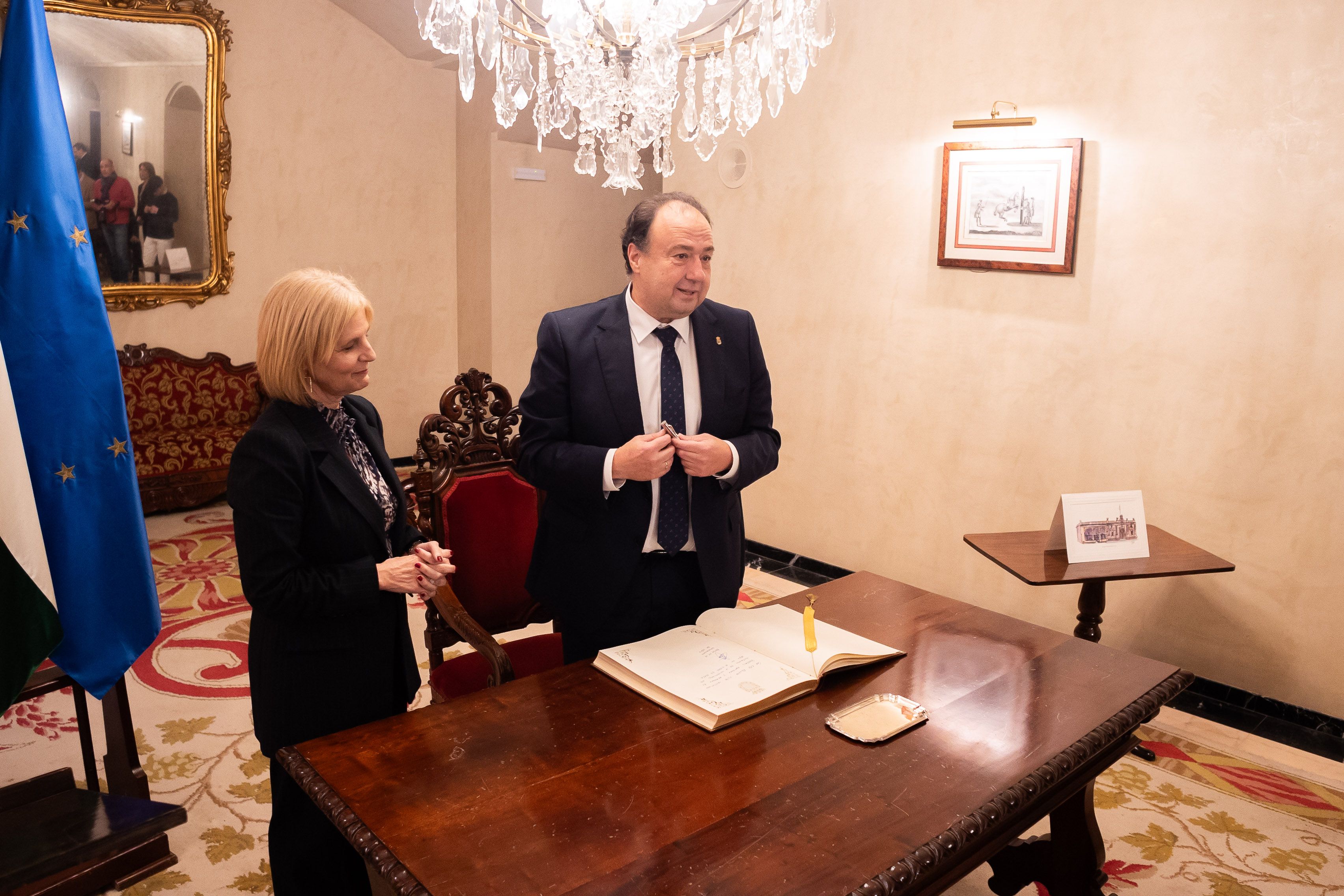Visita de Casimiro Mantell Serrano, rector de la UCA al Ayuntamiento de Jerez