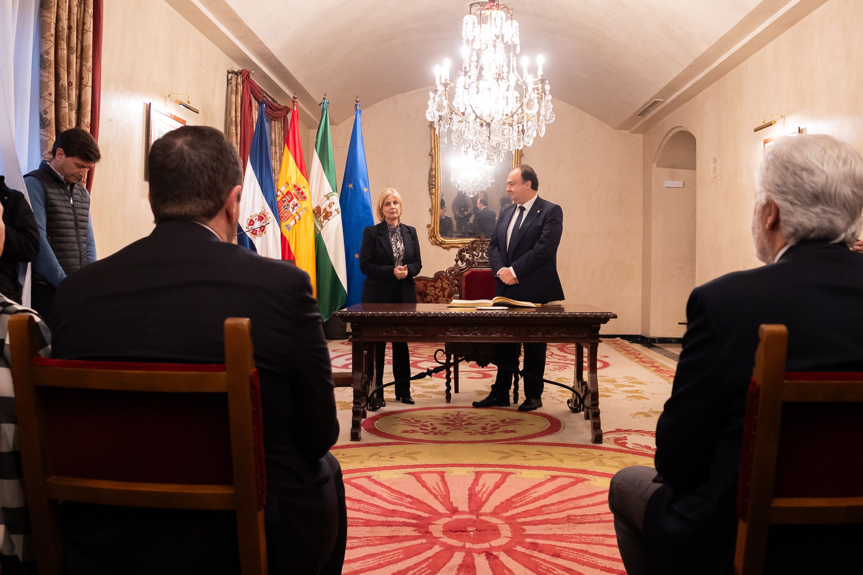 Visita de Casimiro Mantell Serrano, rector de la UCA al Ayuntamiento de Jerez