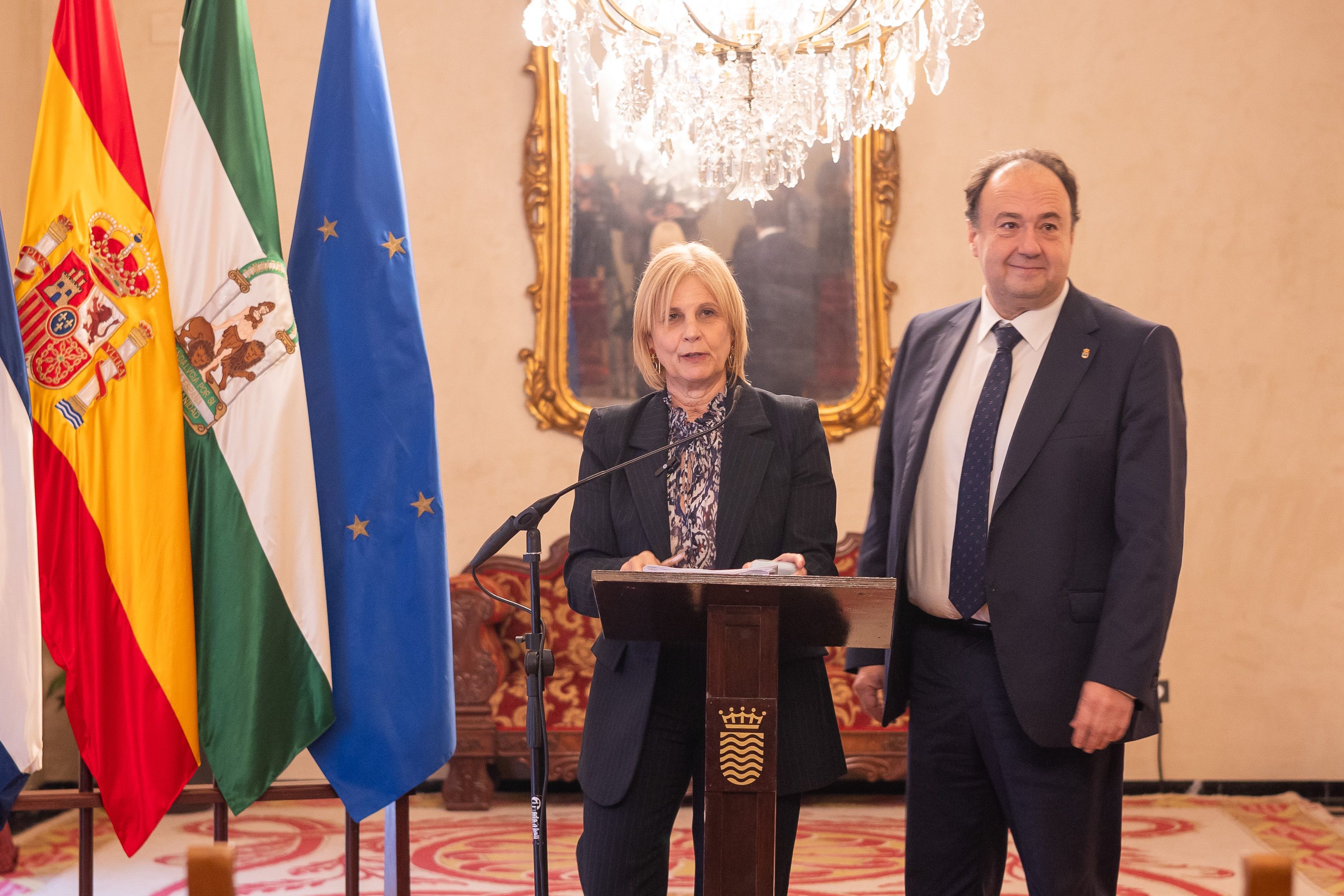Visita de Casimiro Mantell Serrano, rector de la UCA al Ayuntamiento de Jerez