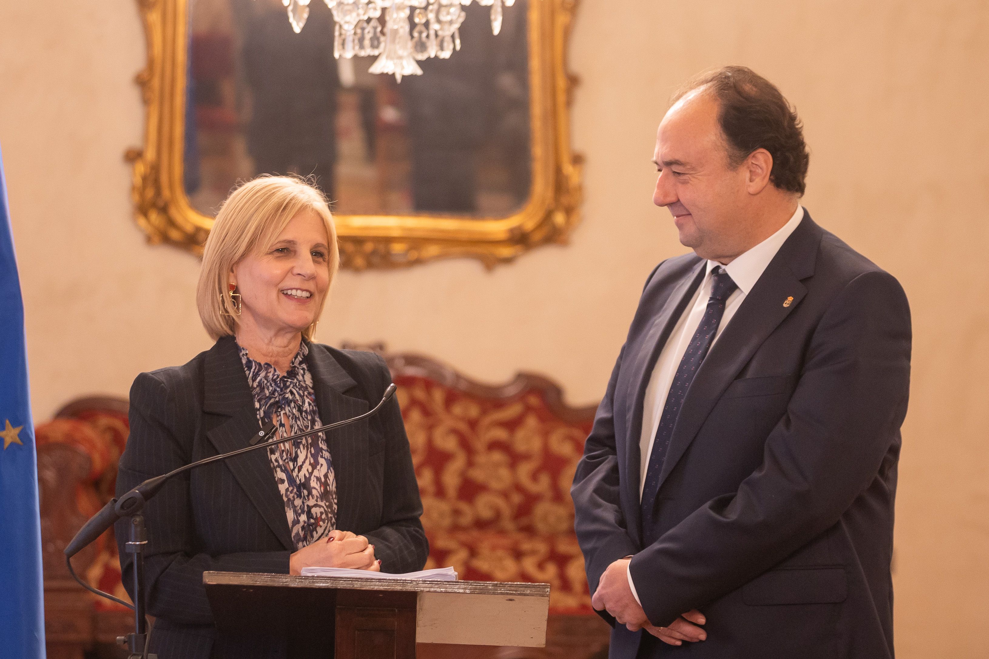 Visita de Casimiro Mantell Serrano, rector de la UCA al Ayuntamiento de Jerez