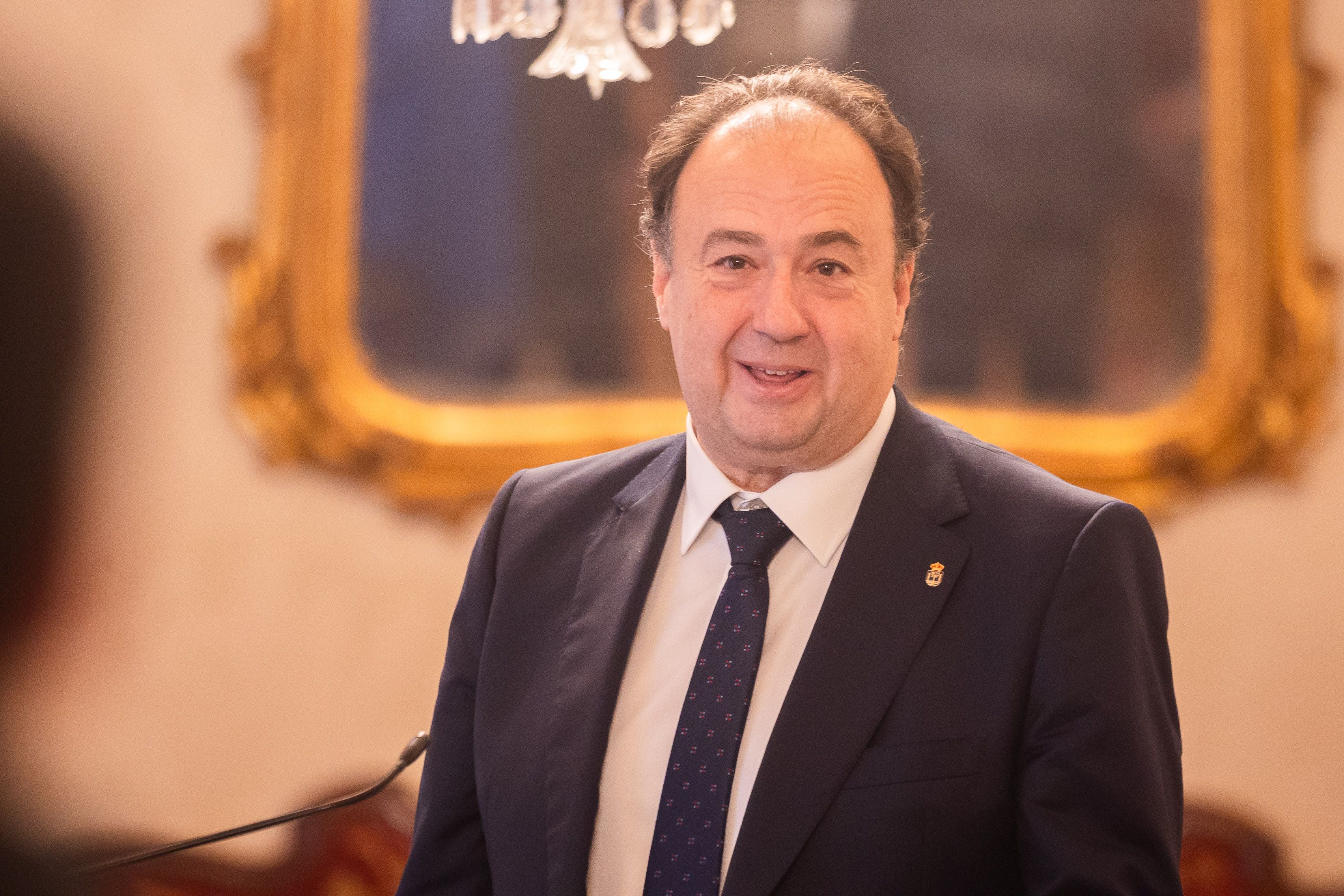 Visita de Casimiro Mantell Serrano, rector de la UCA al Ayuntamiento de Jerez