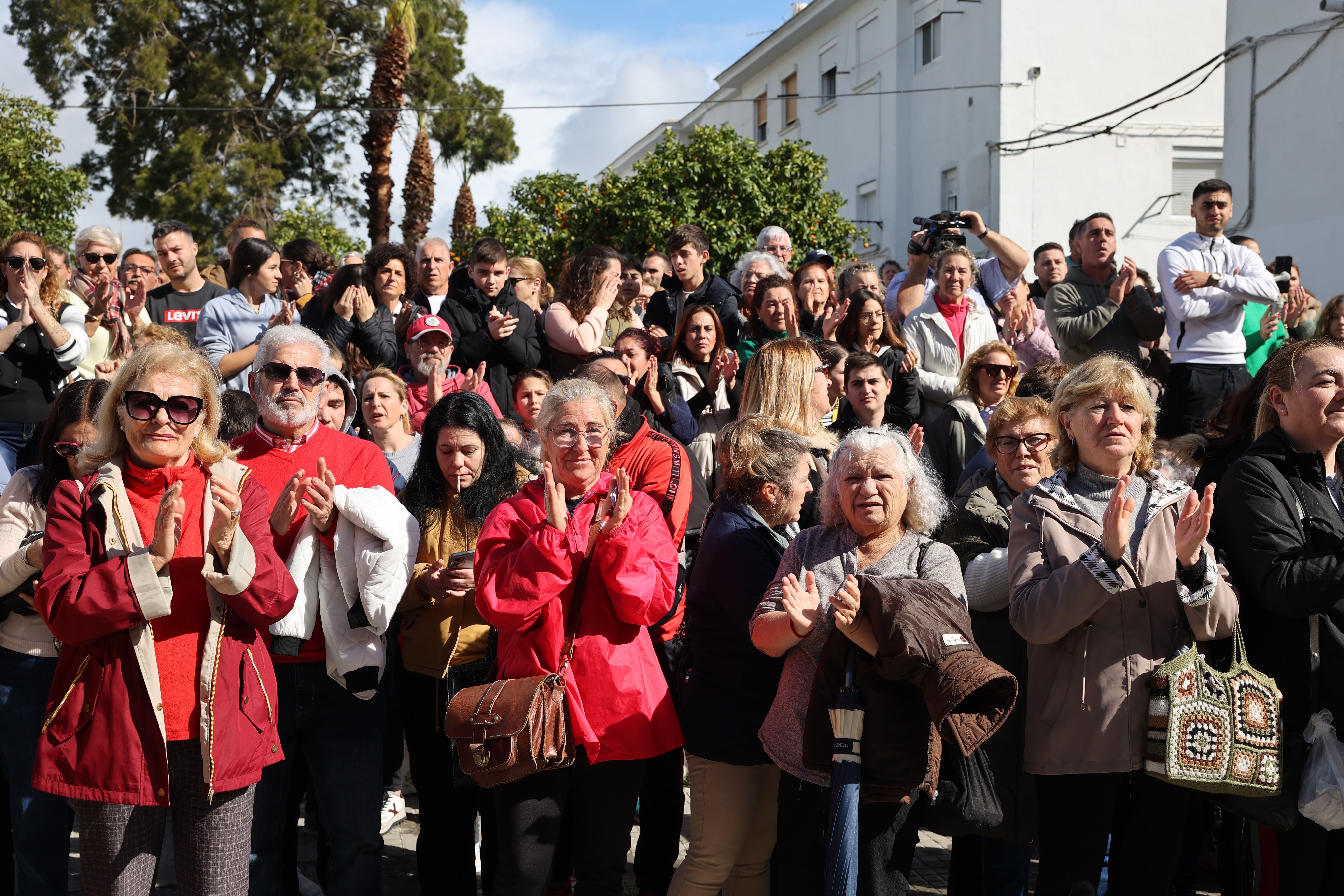 El dolor de Barbate tras la muerte de los dos guardias civiles, en imágenes