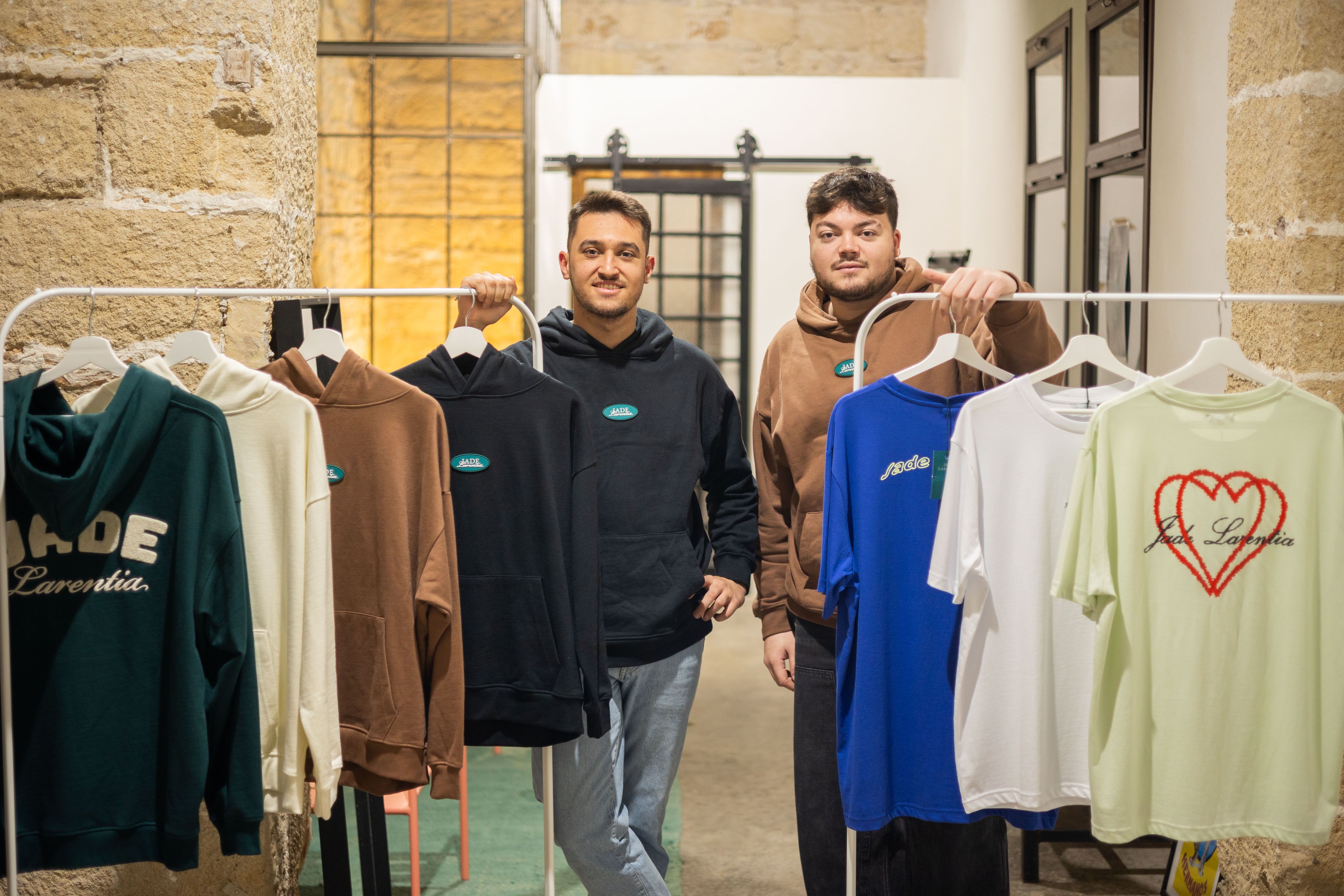 Gregorio y Karim, los dos socios de la nueva firma de ropa 'Jade Larentia'.