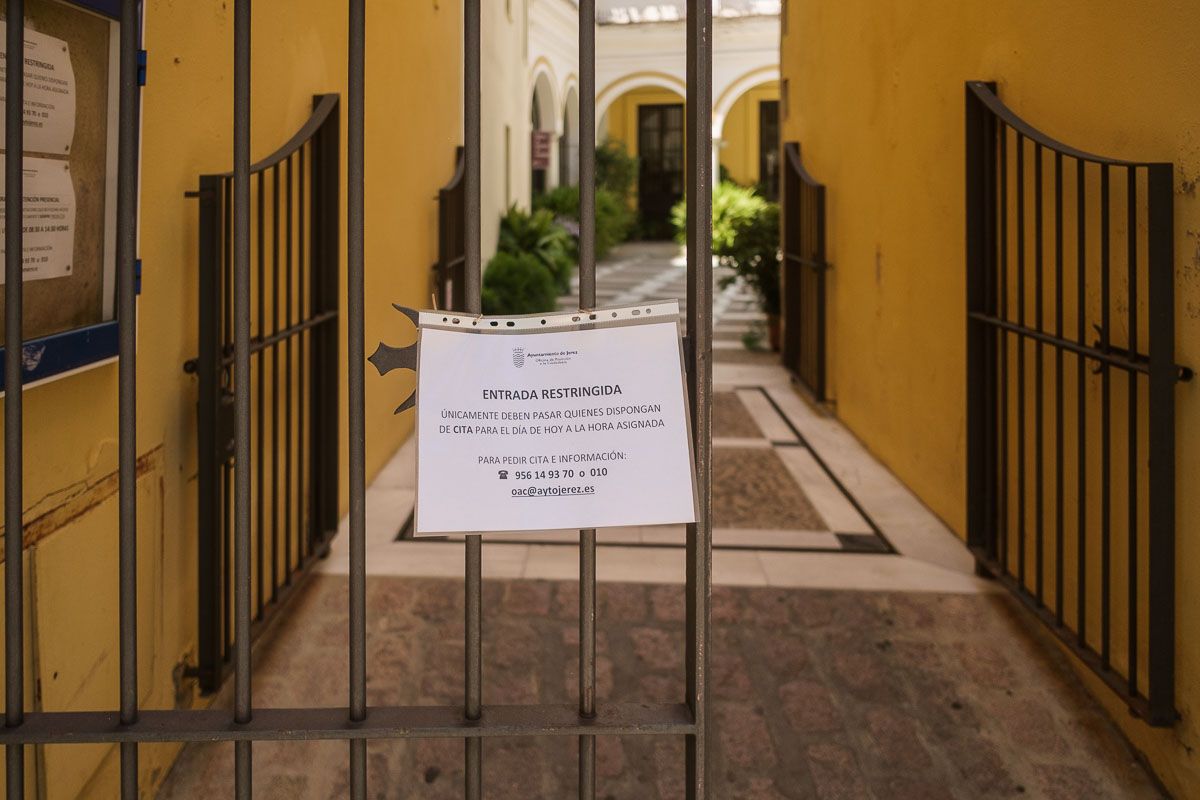 Ayuntamiento de Jerez, cerrado por la pandemia, en una imagen de archivo.