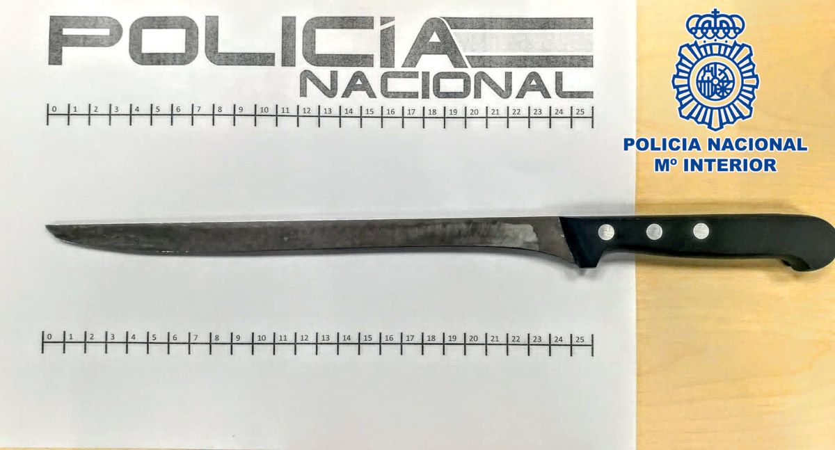 Imagen de un cuchillo similar al que usó el alumno. FOTO: CNP