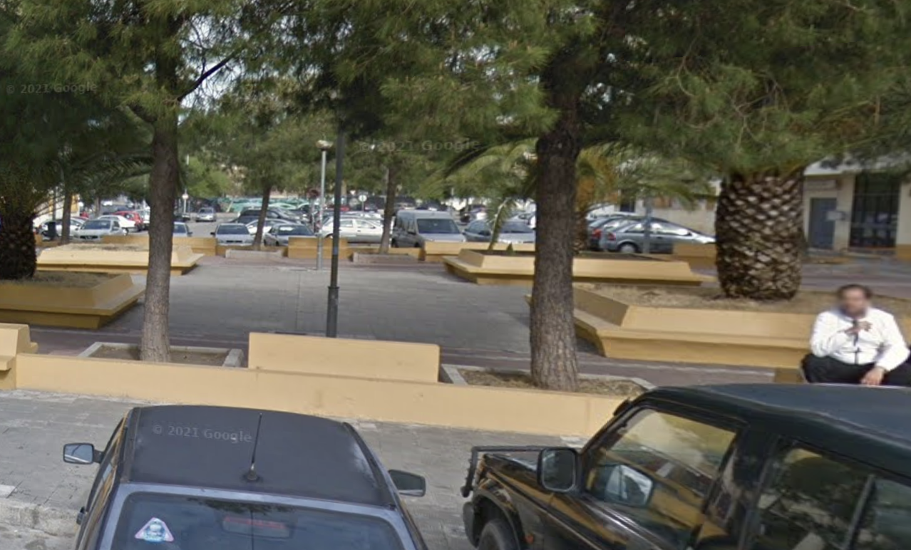 Una de las plazas de Vallesequillo II, en el Distrito Sur de Jerez, en una imagen de Google Maps.