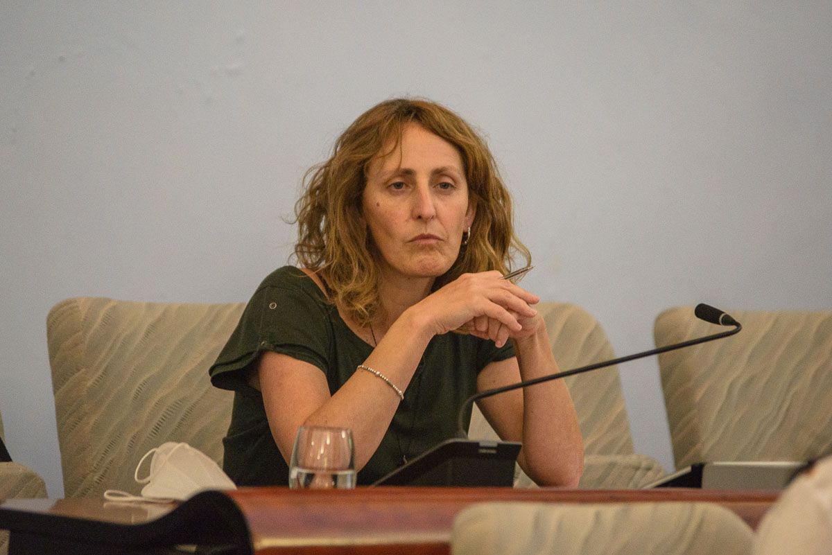 Ángeles González, portavoz de Ganemos Jerez, en el pleno de mayo. FOTO: MANU GARCÍA