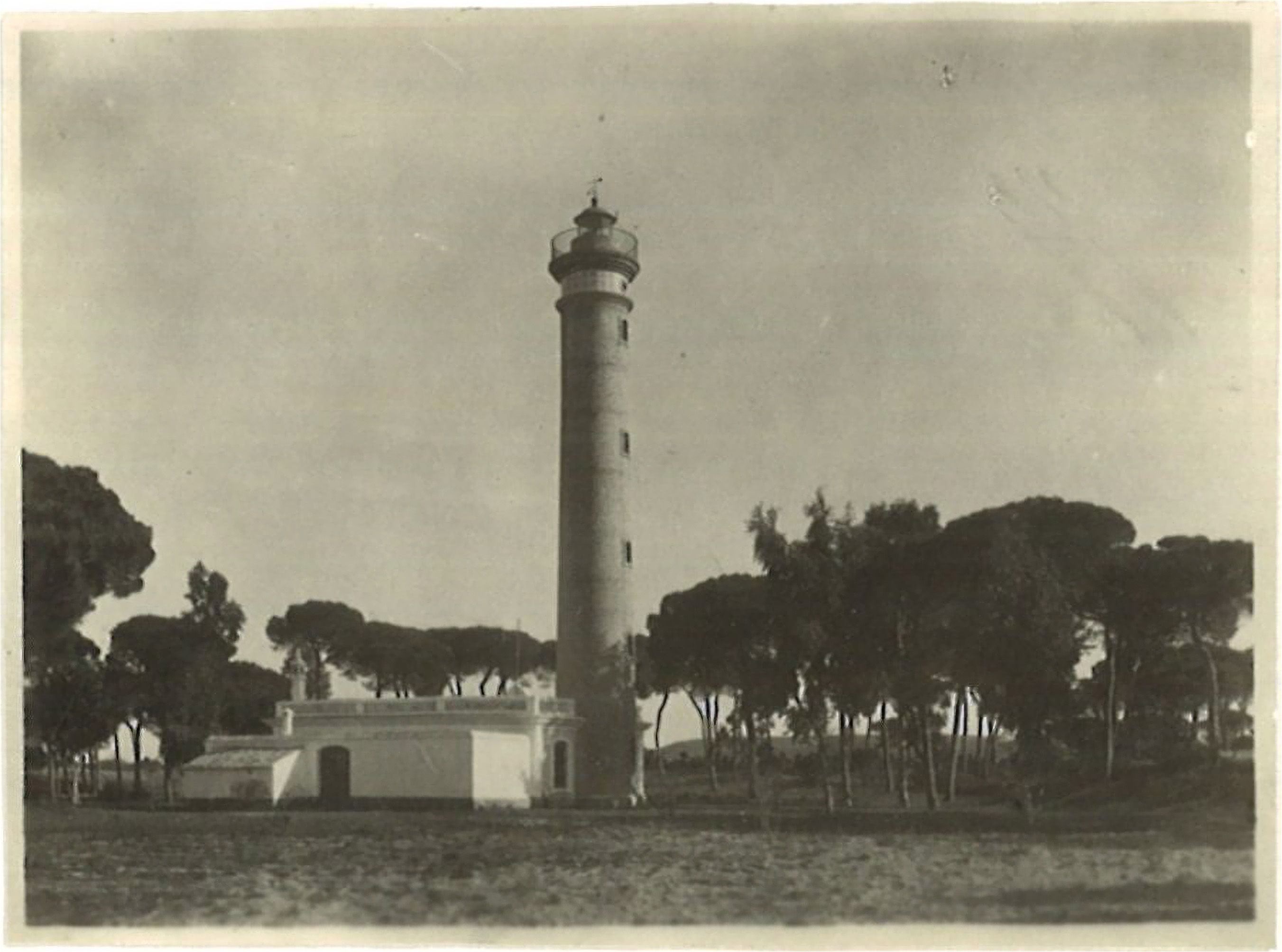 Faro de San Jerónimo a principios del siglo XX. ARCHIVO PROVINCIAL DE CÁDIZ