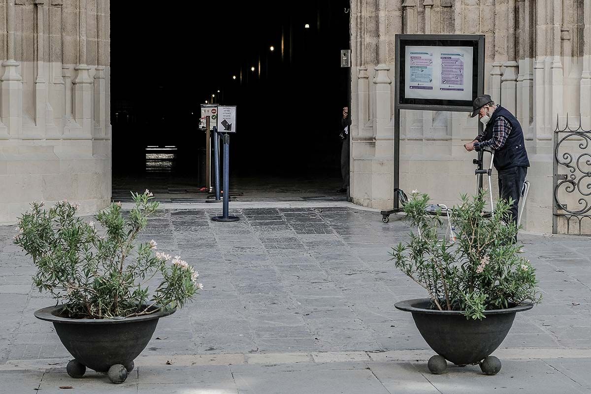 Un acceso a la Catedral de Sevilla, en días pasados. FOTO: JOSÉ LUIS TIRADO (www.joseluistirado.es)
