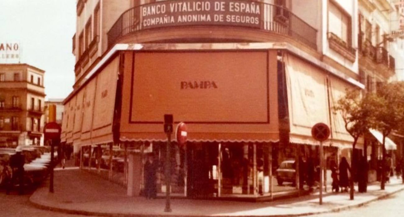 Una antigua imagen de Pampa, donde antes estuvo la pastelería La Esperanza. 