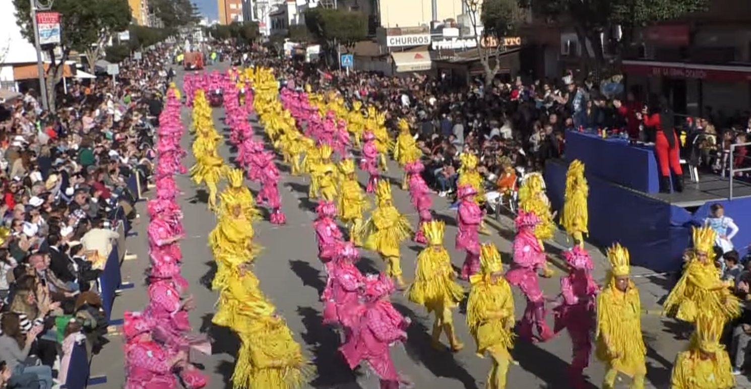 La cabalgata de carnaval de Chipiona, en la pasada edición.
