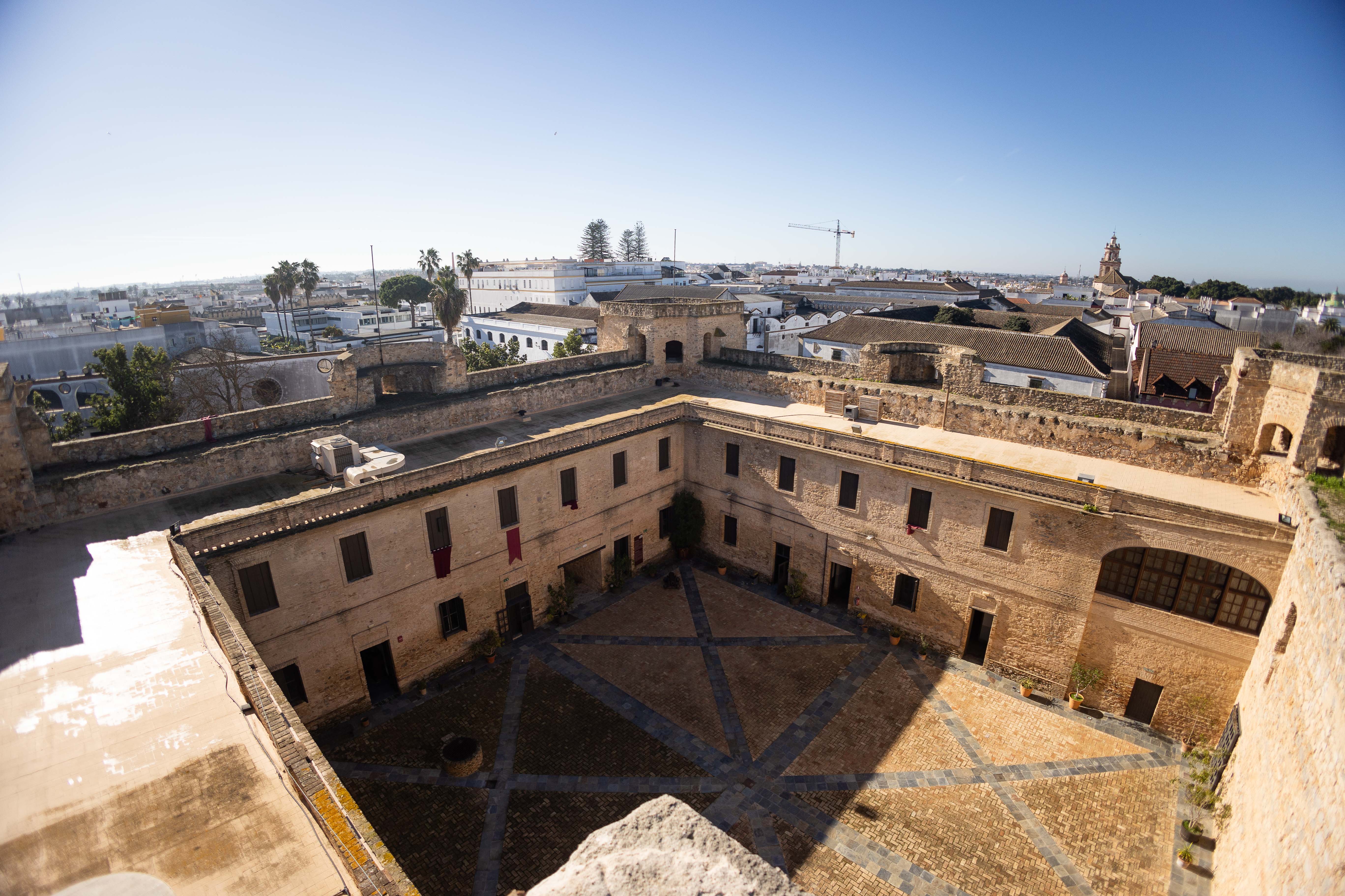 El castillo de Santiago en Sanlúcar por dentro