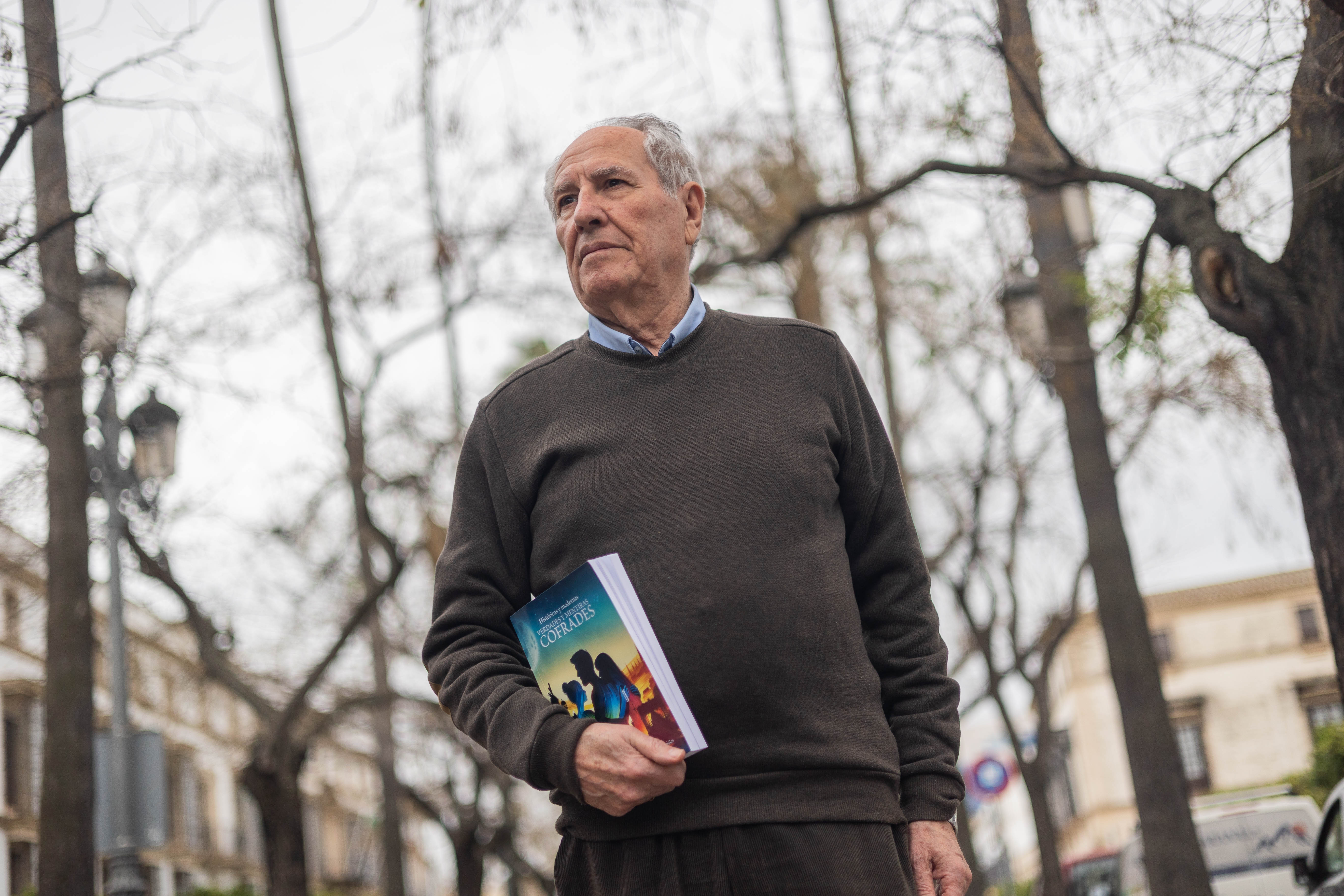 Pepe Castaño con su último libro.
