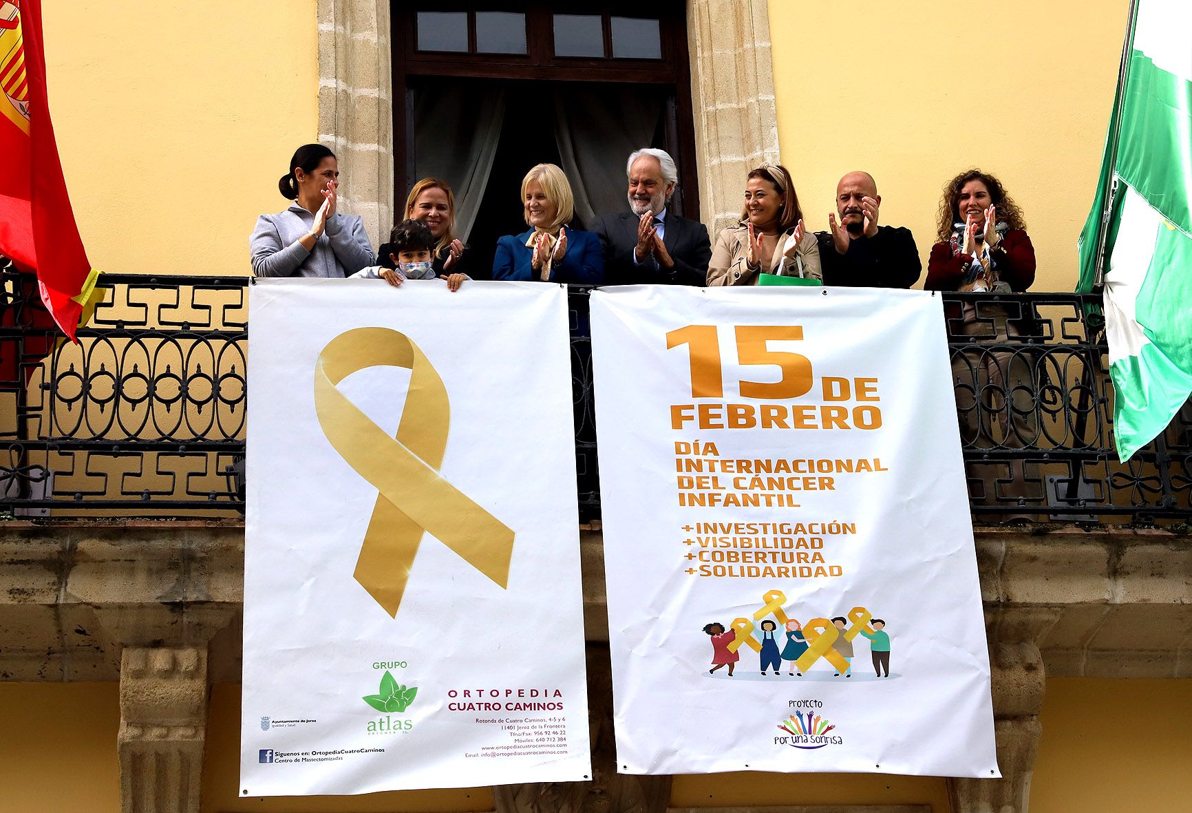 David coloca el Lazo Dorado de la esperanza en Jerez: el cáncer infantil es un 47% menos mortal que hace 25 años.