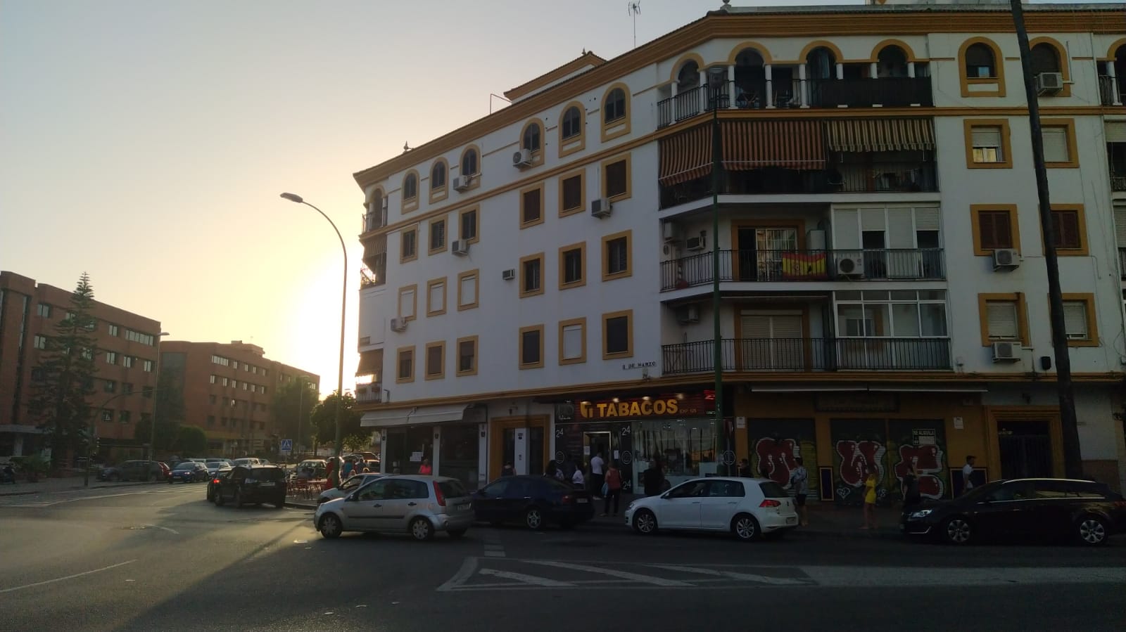 La nueva normalidad en la Sevilla a dos velocidades: de los bares del Cerro  del Águila a los de Los Remedios