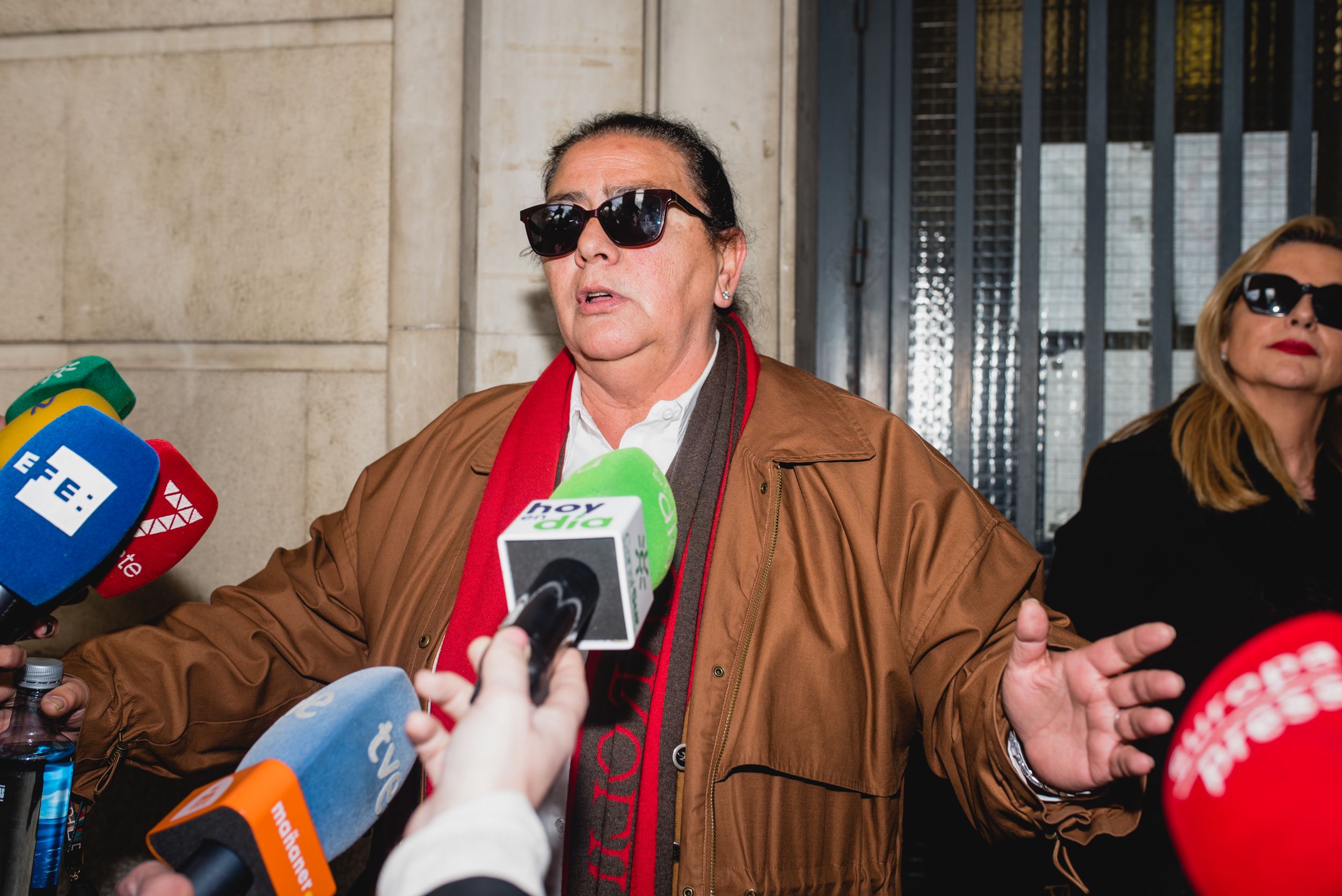 Una de las presencias de María del Monte a los juzgados de Sevilla por el asalto a su chalé.