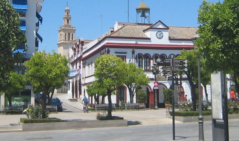 La plaza del Ayuntamiento de Lebrija, en una imagen de archivo. FOTO: VISITARSEVILLA.COM
