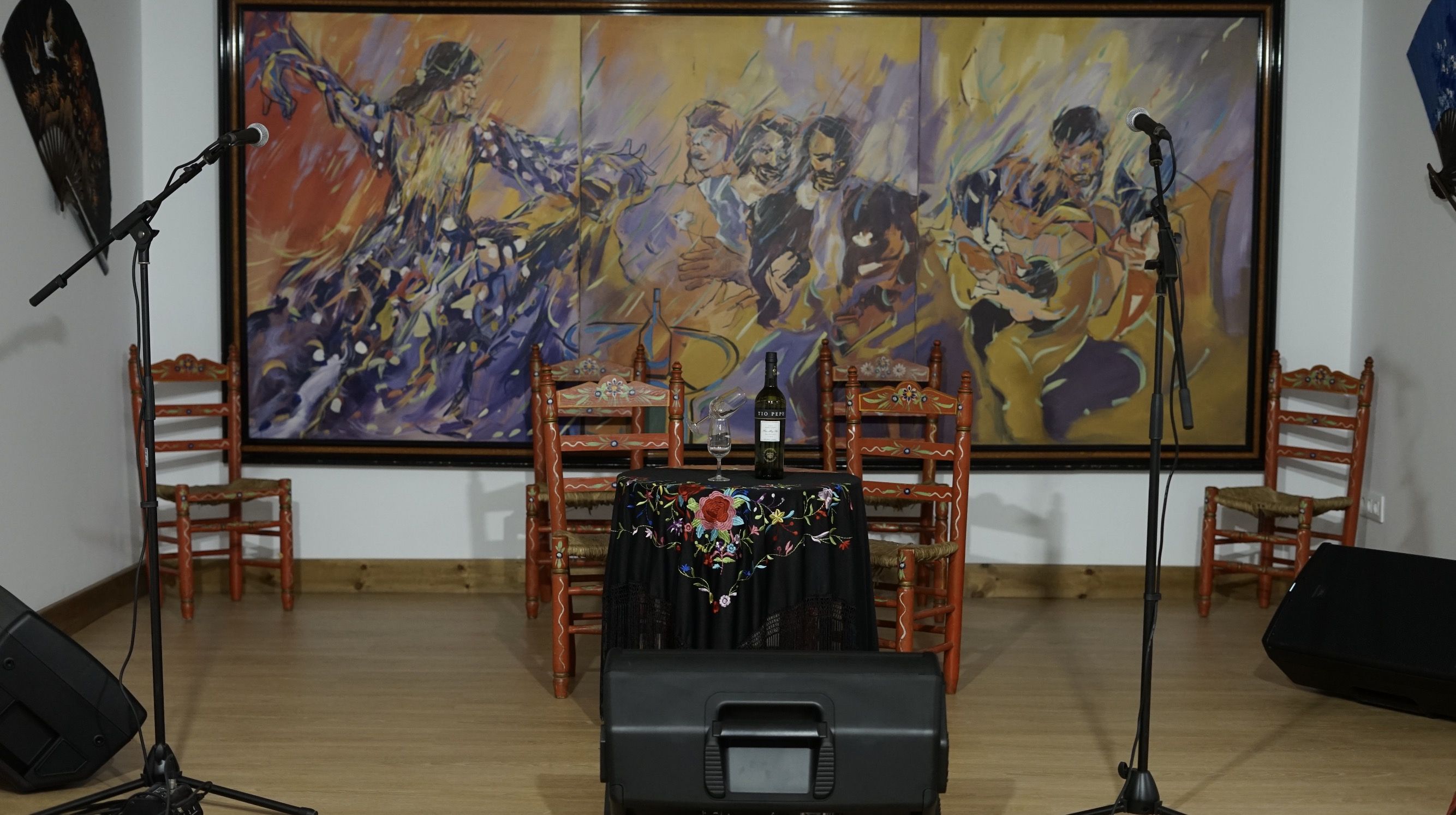 El escenario del salón de actos de la Peña Flamenca de Ubrique acogerá las fases preliminares del concurso.