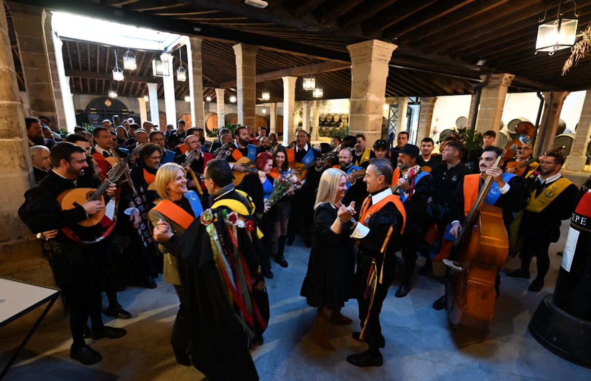 Los tunos llegan a las calles de Jerez.