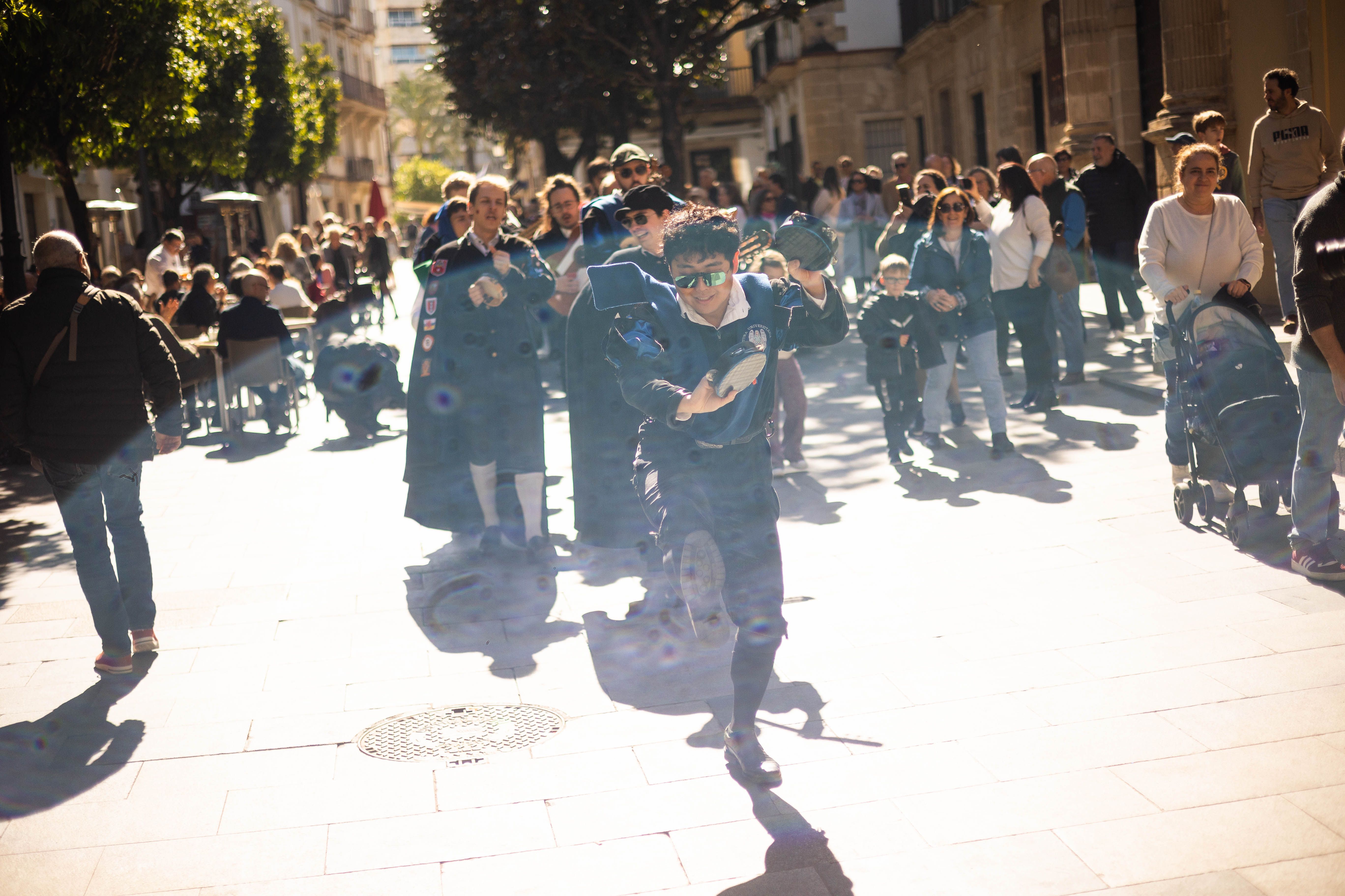 Las imágenes del pasacalle de Tunas en el centro de Jerez