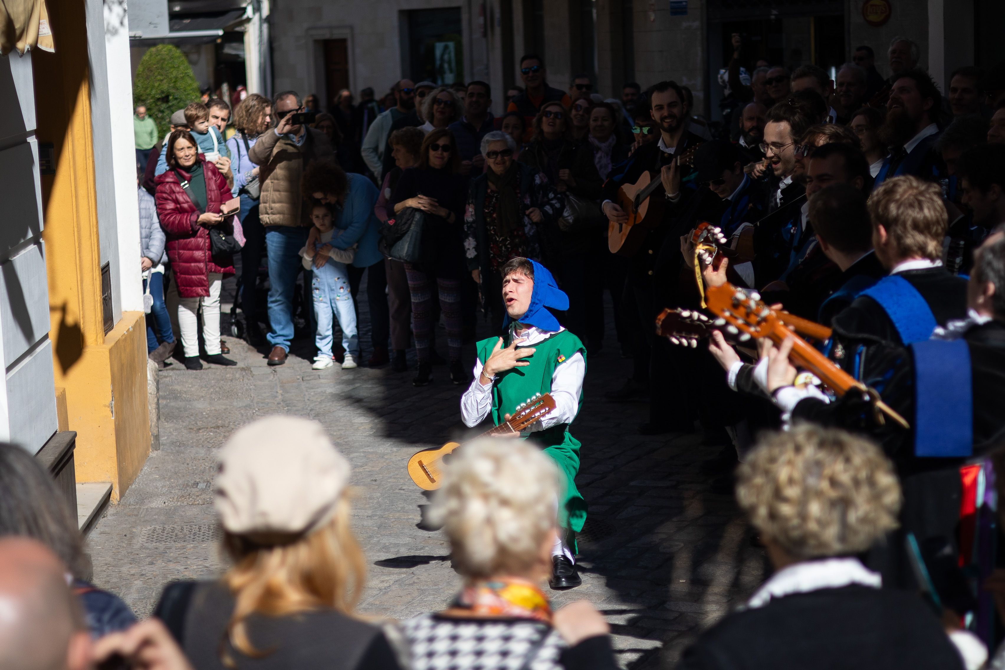 Las imágenes del pasacalle de Tunas en el centro de Jerez