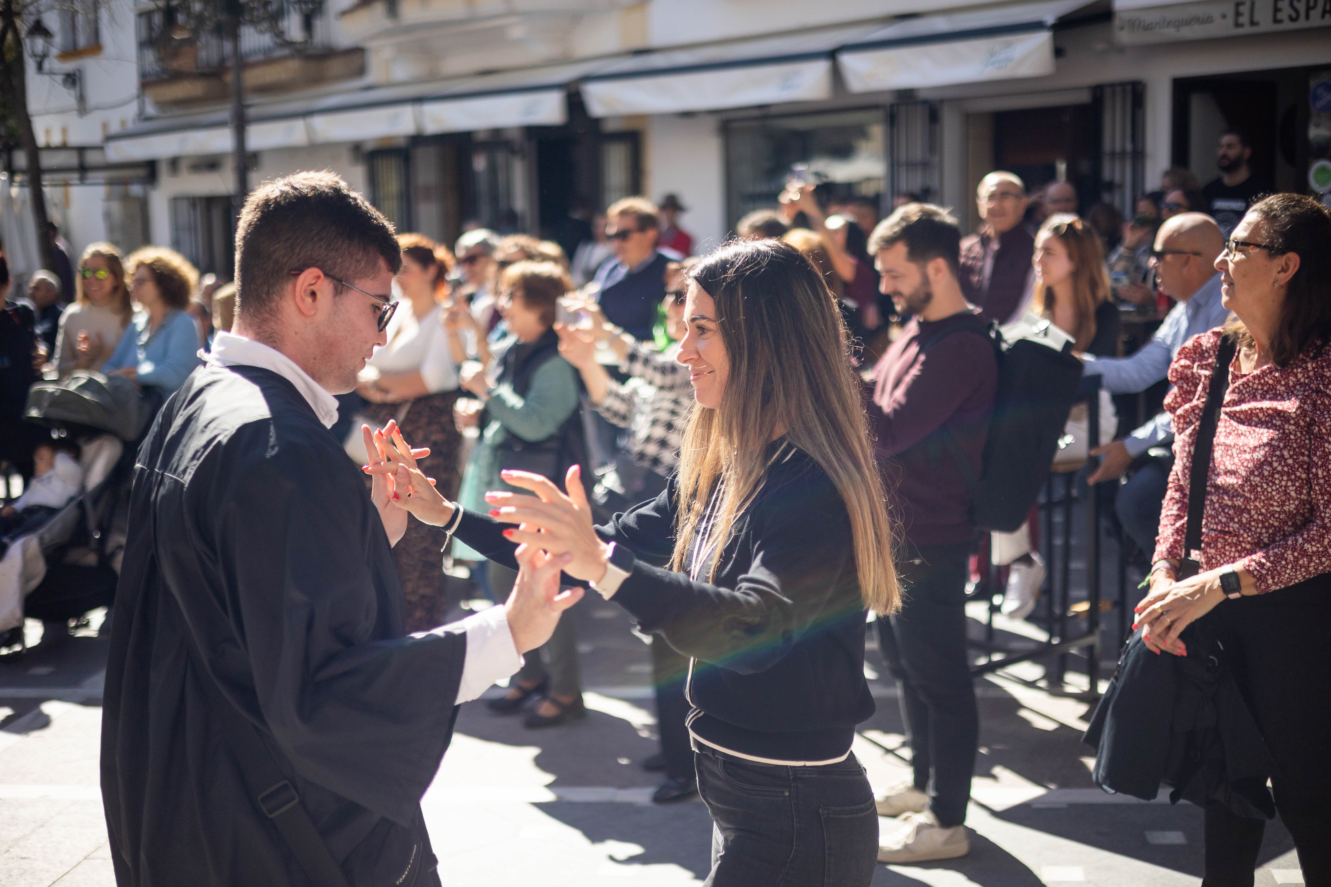 Las imágenes del pasacalle de Tunas en el centro de Jerez
