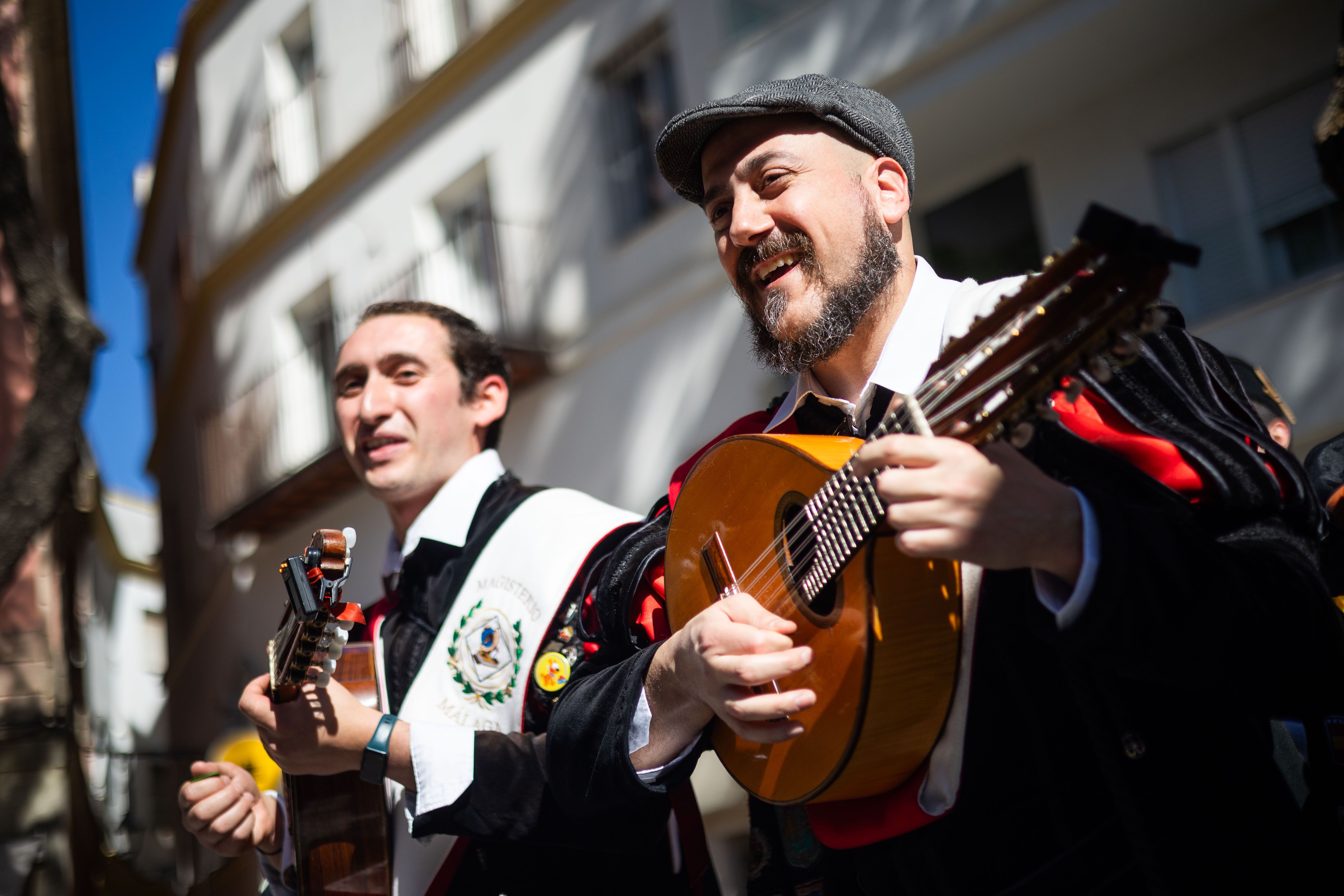Las imágenes del pasacalle de Tunas en el centro de Jerez