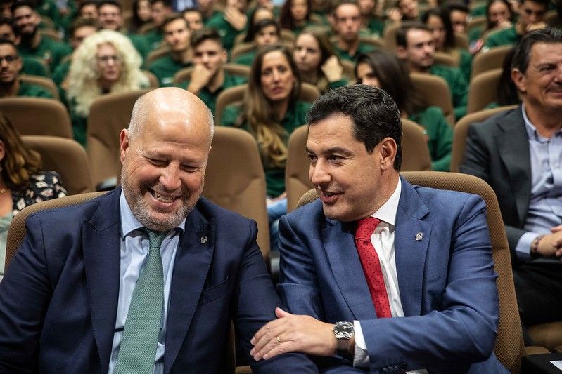 Javier Imbroda y Juan Manuel Moreno, en una imagen de archivo. FOTO: JUNTA