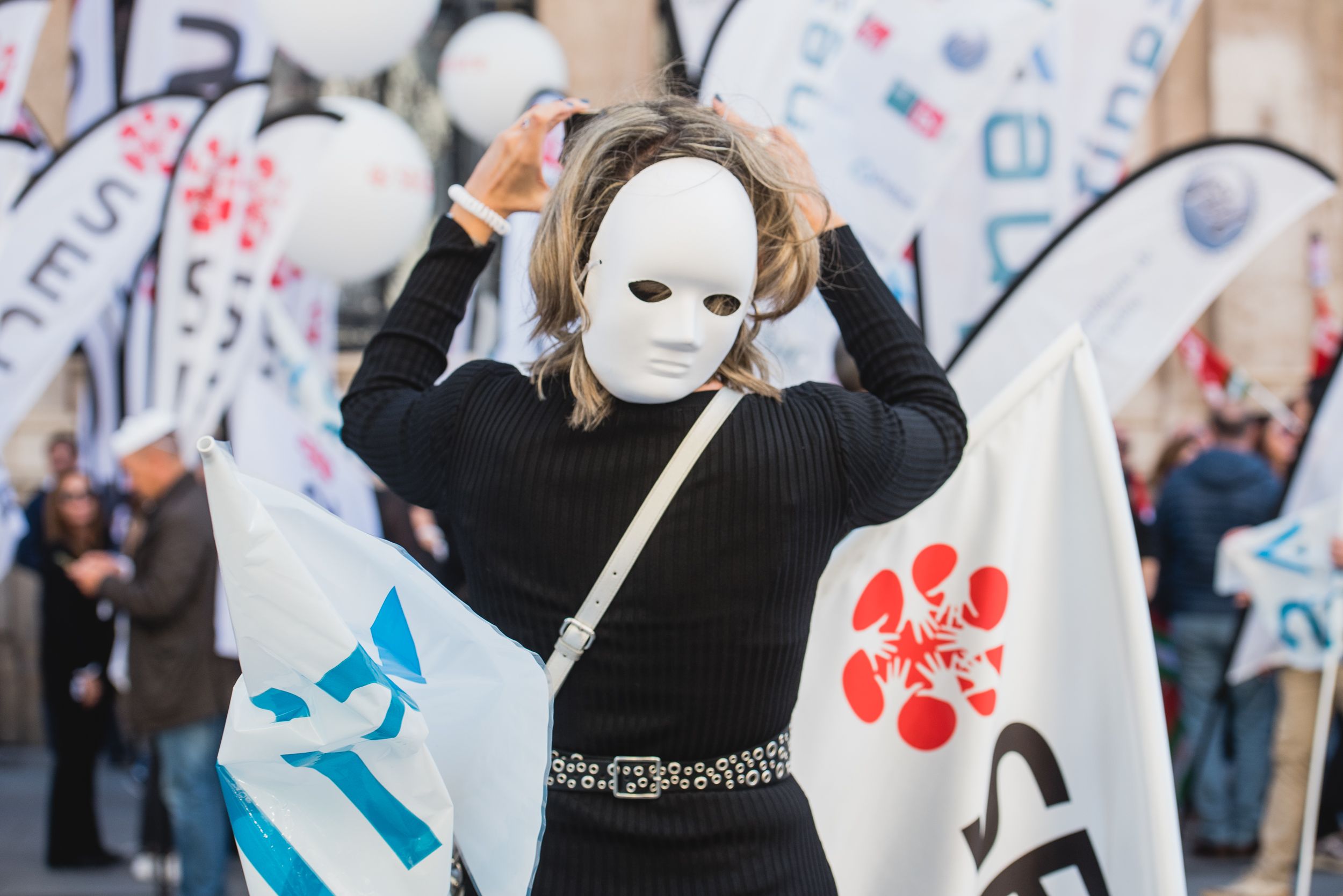 Miembros de la plantilla de los bancos, en la protesta por un nuevo convenio colectivo.