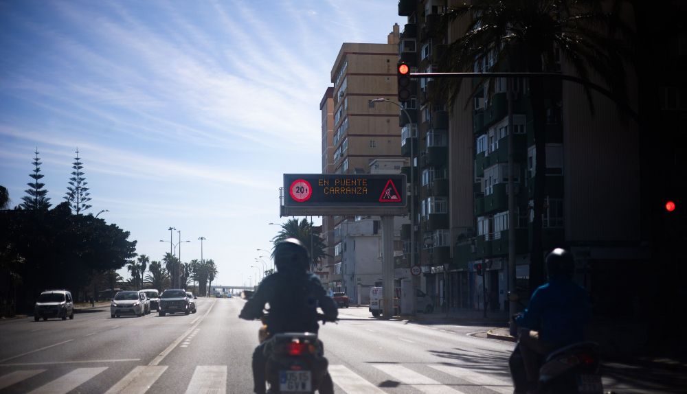 La avenida central de Cádiz fue el escenario de los accidentes provocados por un conductor que iba drogado.