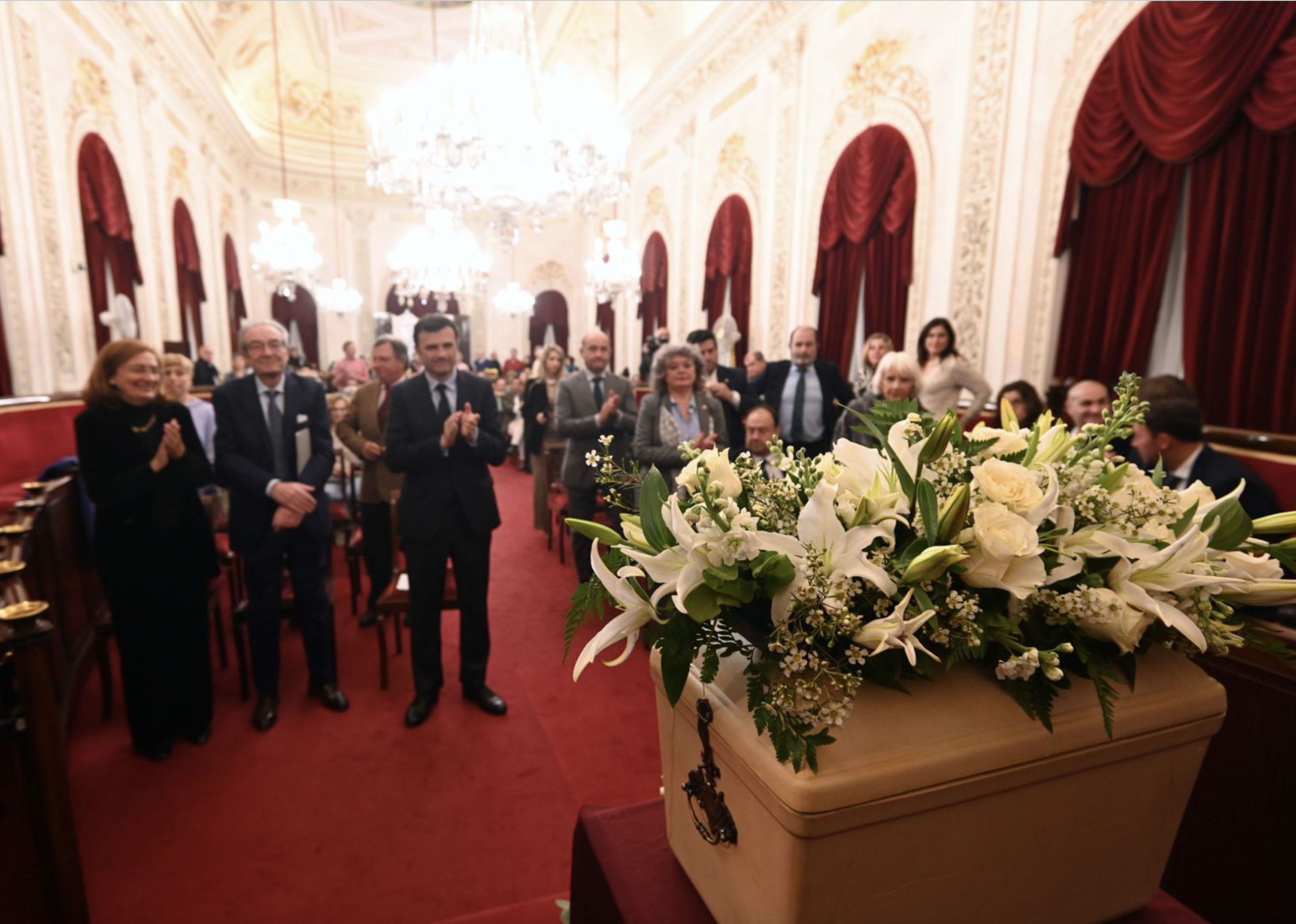 La urna con los restos de Eduardo Benot, un referente del pensamiento gaditano.