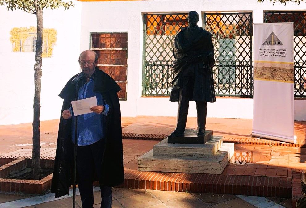 La asociación Betilo reivindica la recuperación del monumento de Pedro Muñoz Seca en El Puerto.
